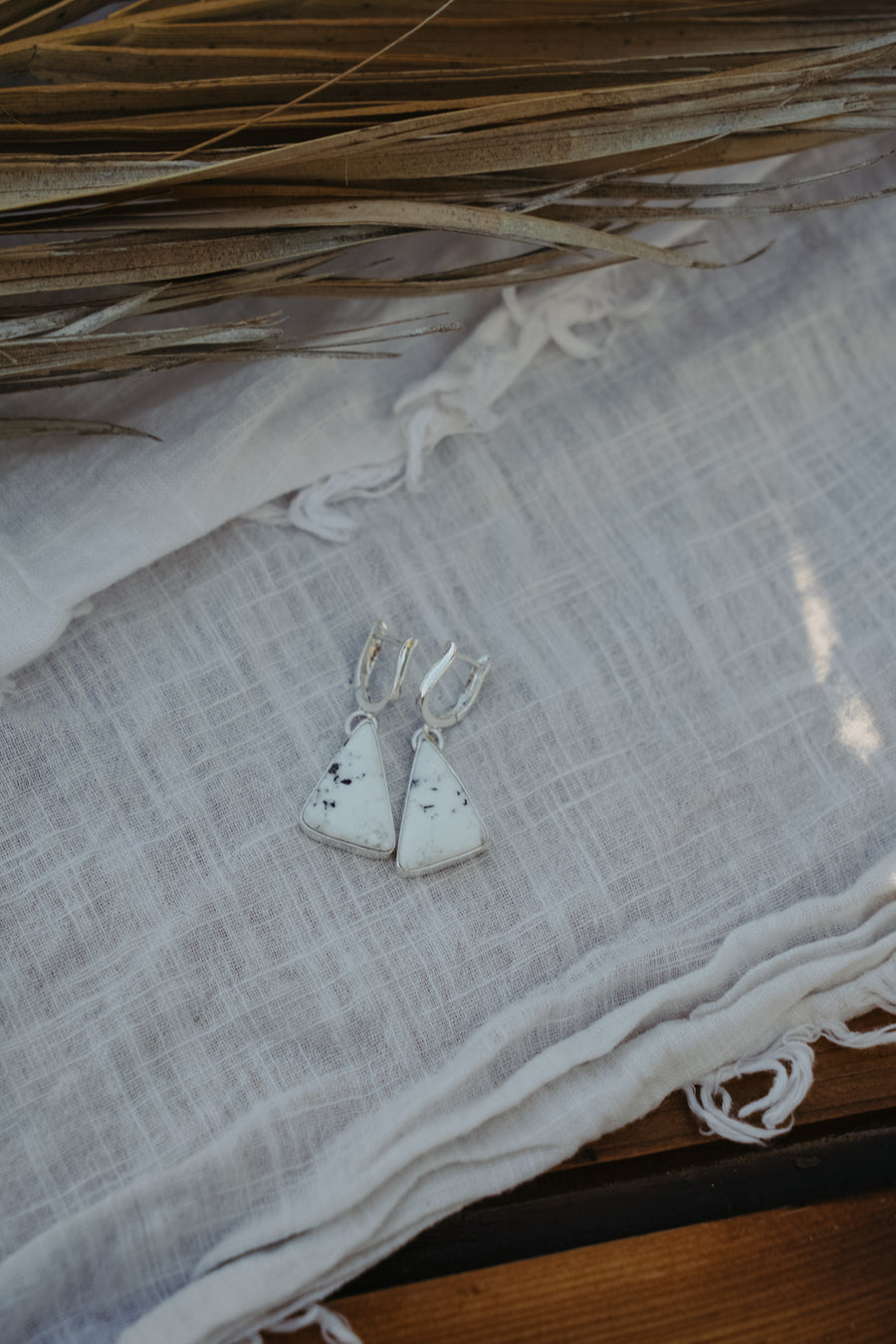 Horseshoe Drops in White Buffalo