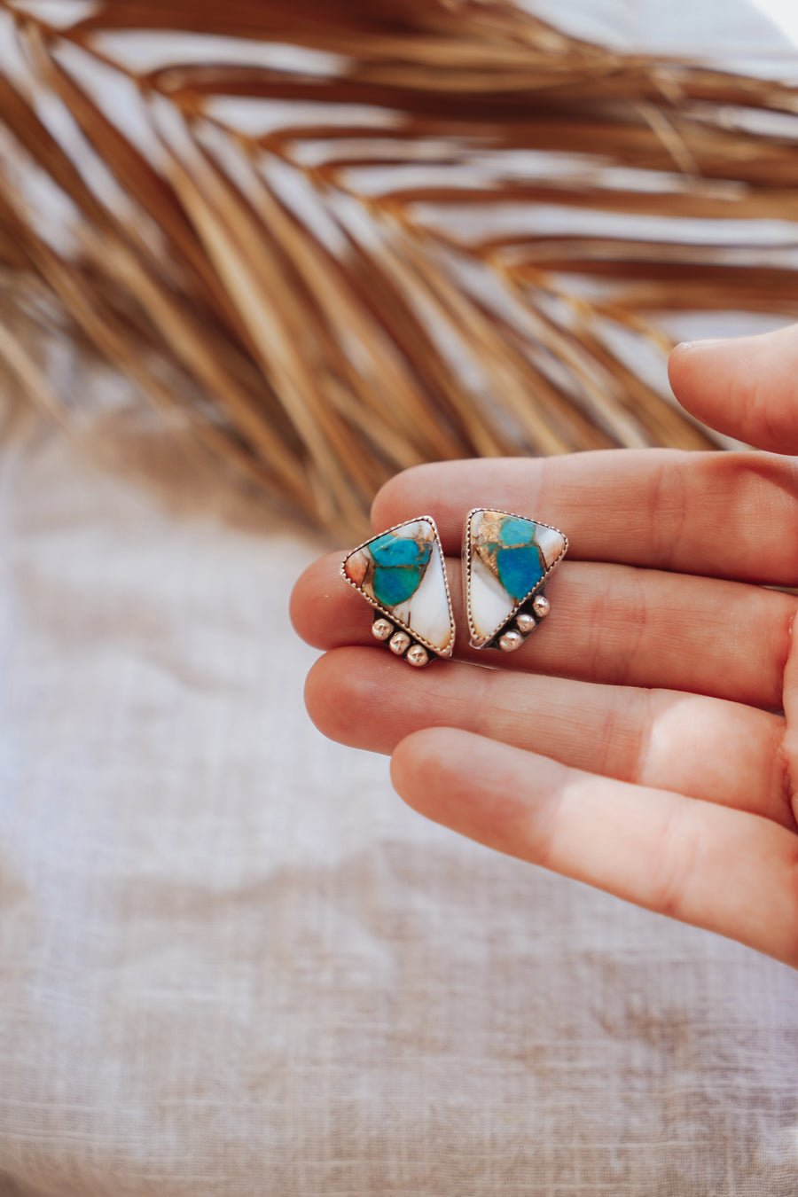 Lacuna Studs in Spiny Oyster with Kingman Turquoise