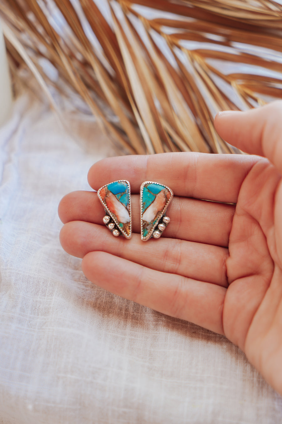 Lacuna Studs in Spiny Oyster with Kingman Turquoise