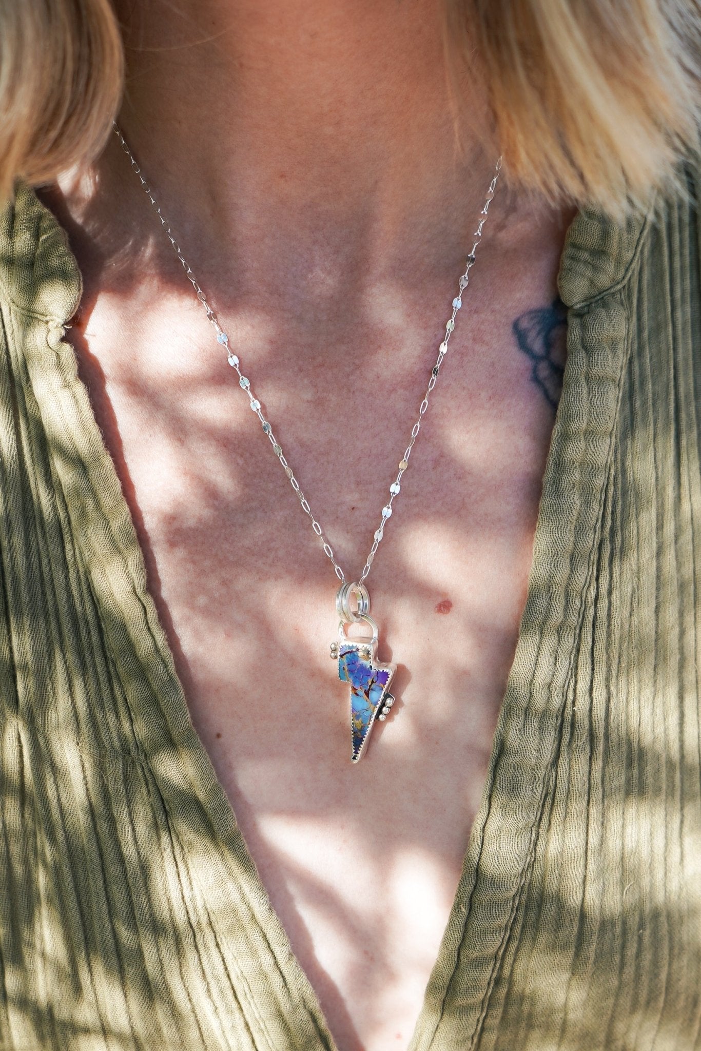 Bolt Pendant in Spiny Oyster - Golden Road Crafted