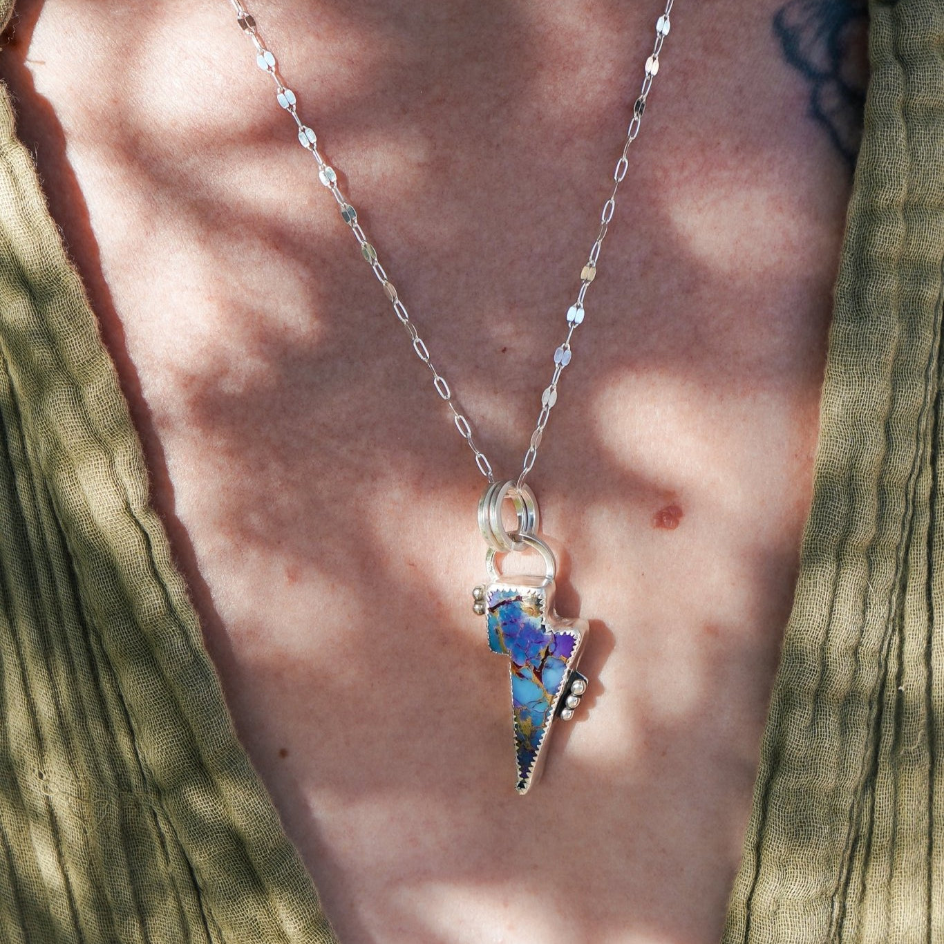 Bolt Pendant in Spiny Oyster - Golden Road Crafted