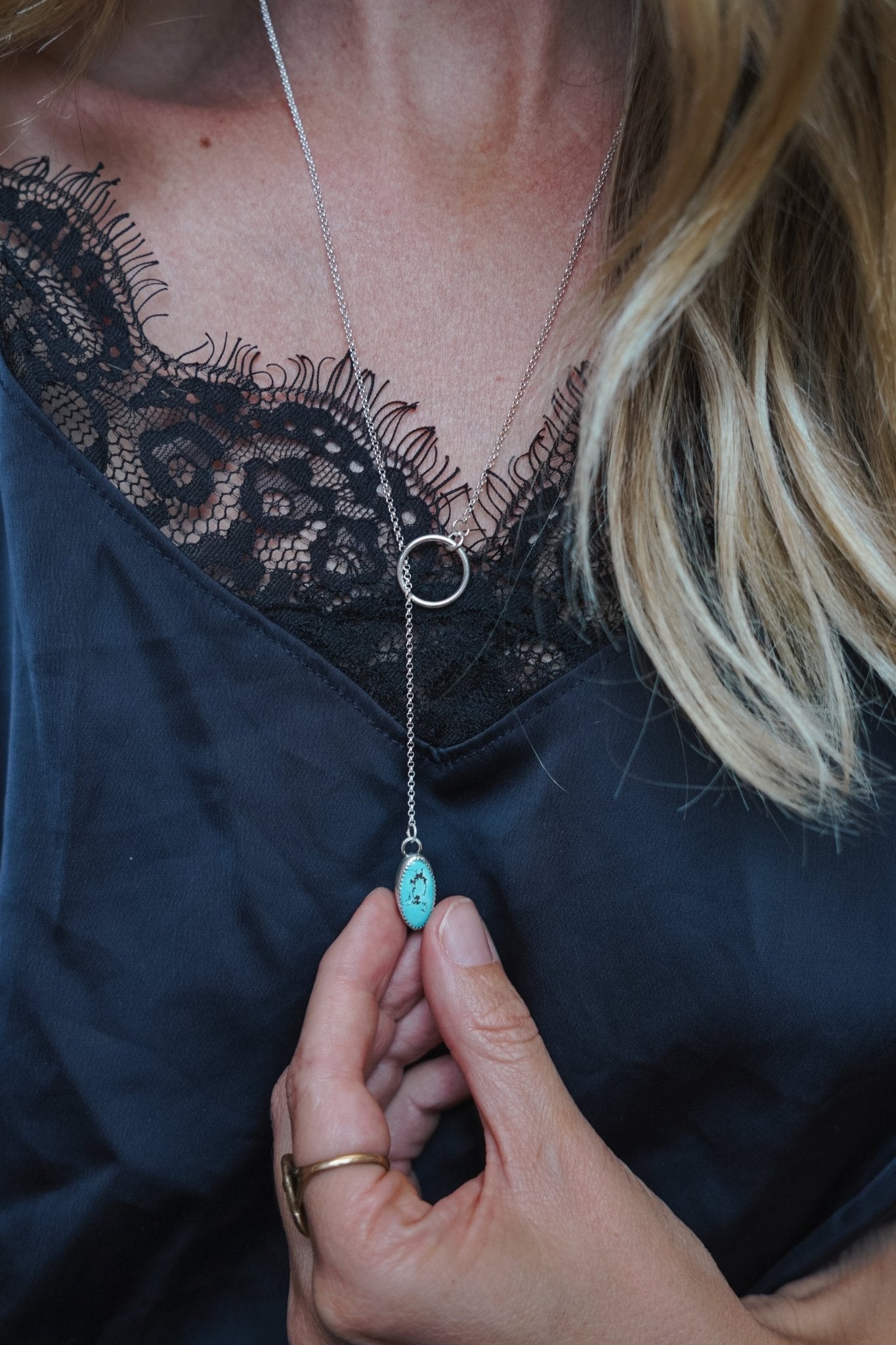 Dainty Lariat in Hubei Turquoise - Golden Road Crafted