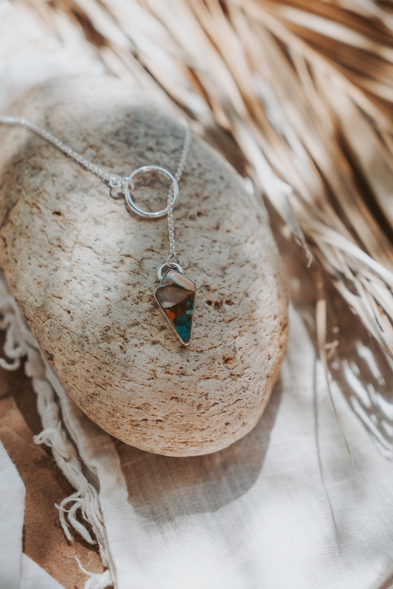 Dainty Lariat in Spiny Oyster & Kingman Turquoise - Golden Road Crafted
