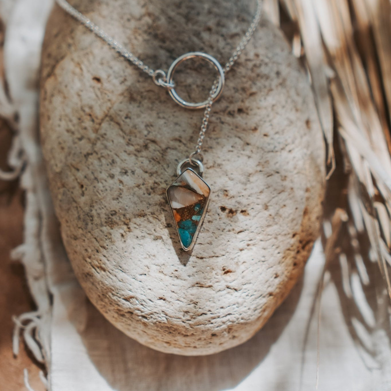 Dainty Lariat in Spiny Oyster & Kingman Turquoise - Golden Road Crafted