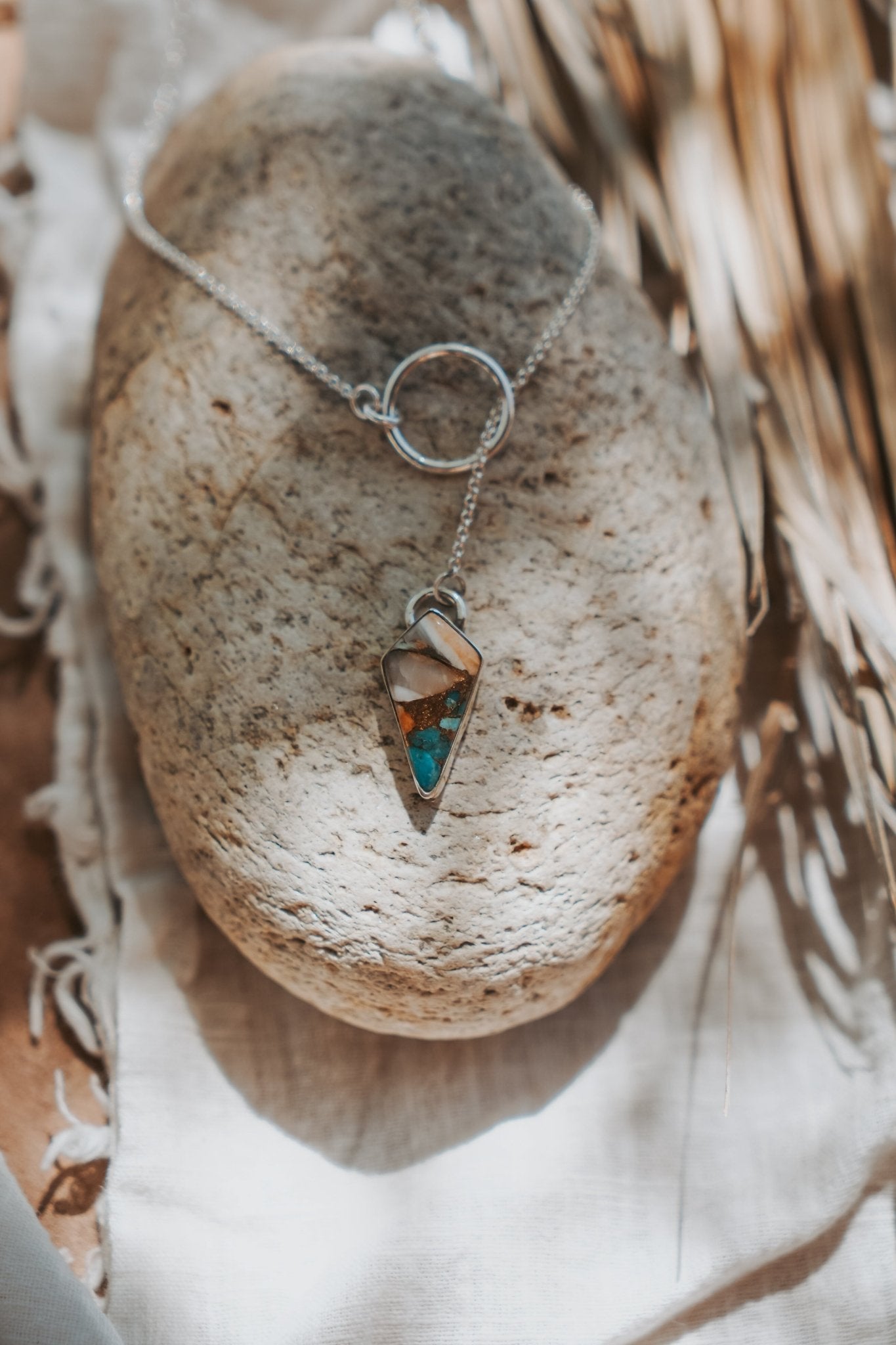 Dainty Lariat in Spiny Oyster & Kingman Turquoise - Golden Road Crafted