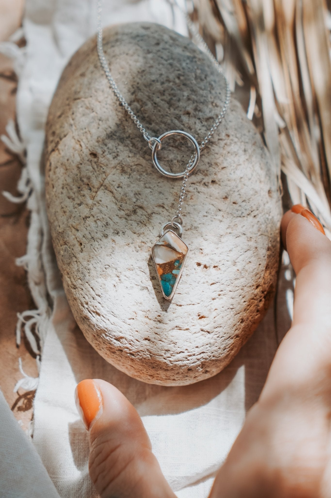 Dainty Lariat in Spiny Oyster & Kingman Turquoise - Golden Road Crafted