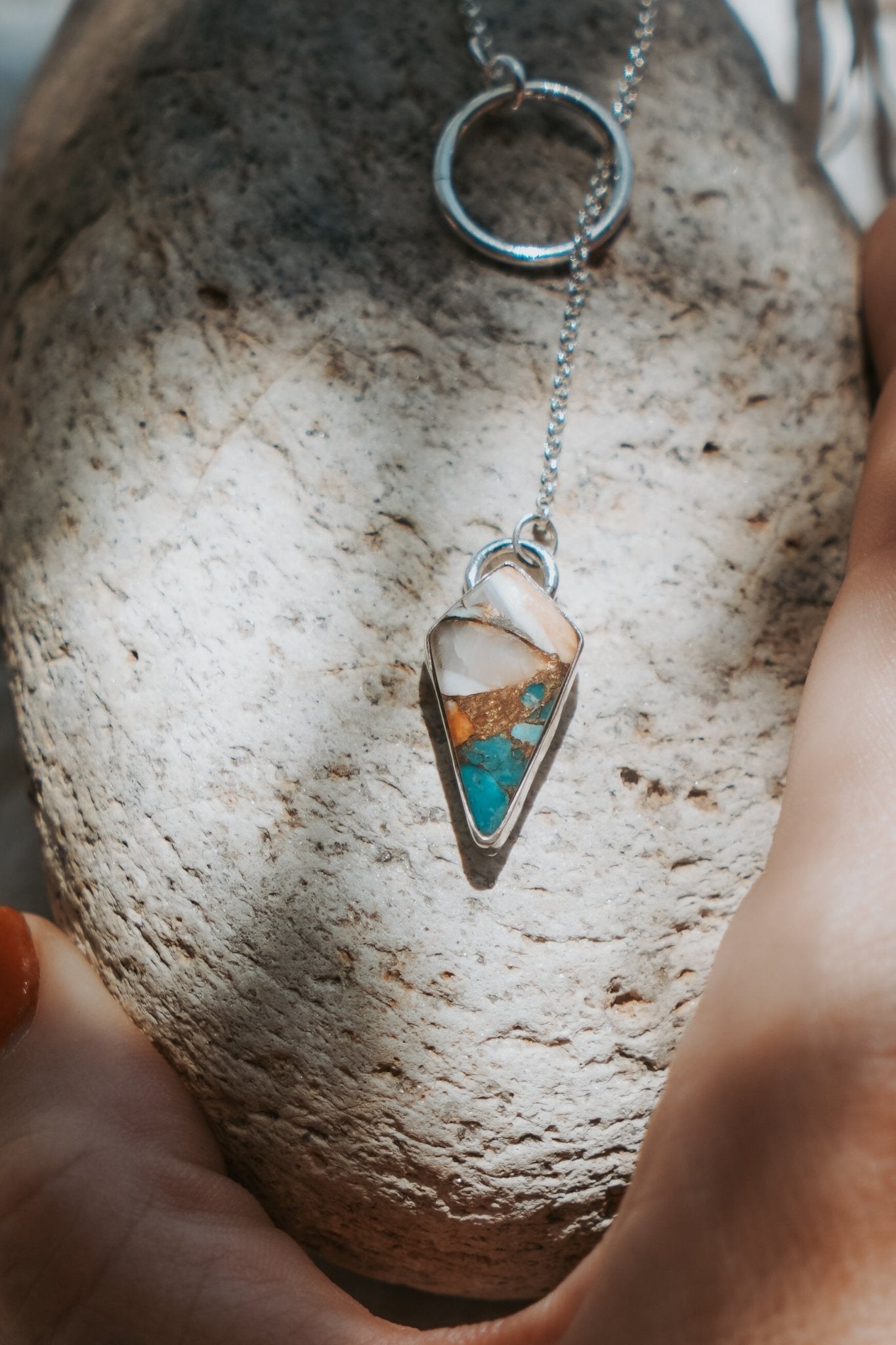 Dainty Lariat in Spiny Oyster & Kingman Turquoise - Golden Road Crafted