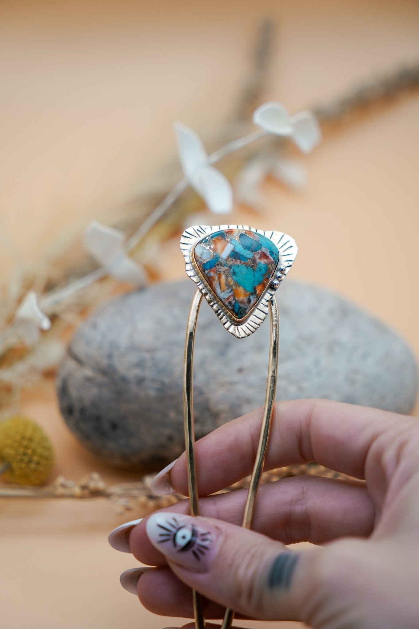 Hair Fork in Spiny Oyster with Kingman Turquoise - Golden Road Crafted
