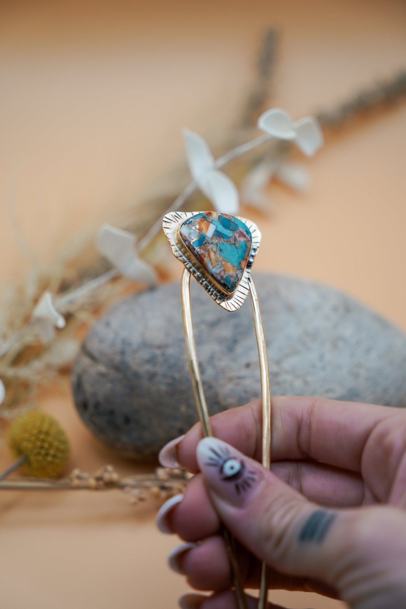 Hair Fork in Spiny Oyster with Kingman Turquoise - Golden Road Crafted