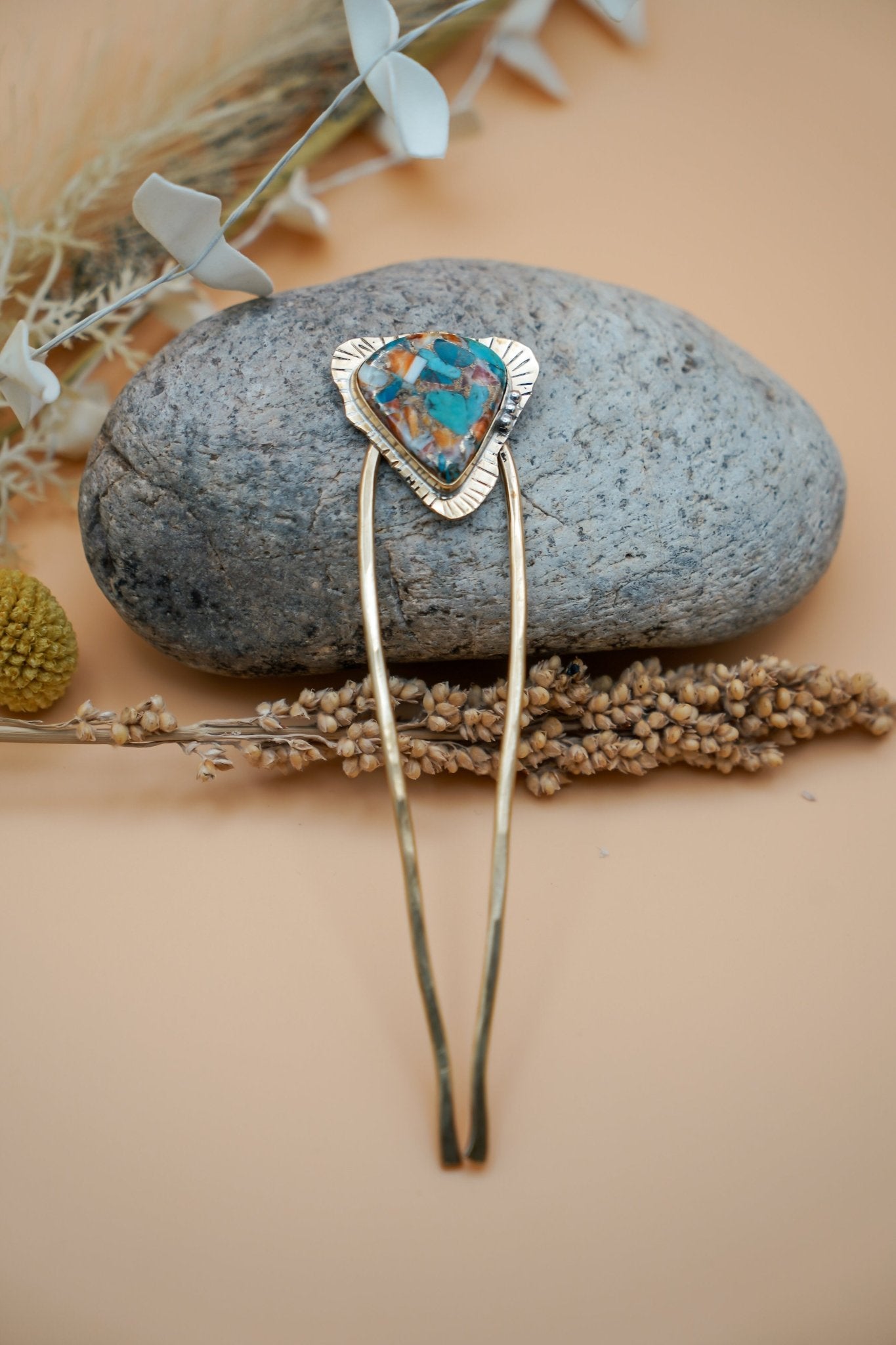 Hair Fork in Spiny Oyster with Kingman Turquoise - Golden Road Crafted