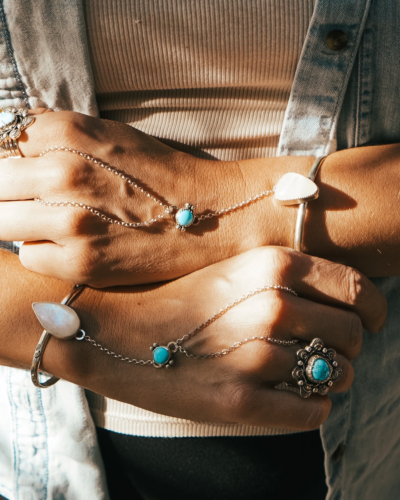 Hand - chain in Moonstone & Hubei Turquoise - Golden Road Crafted