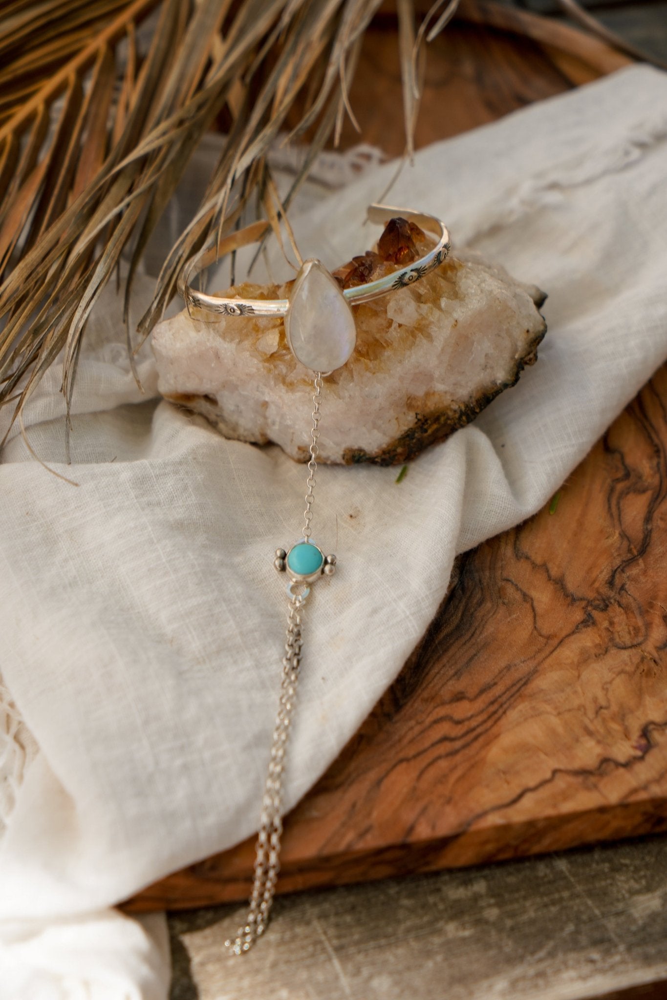 Hand - chain in Moonstone & Hubei Turquoise - Golden Road Crafted