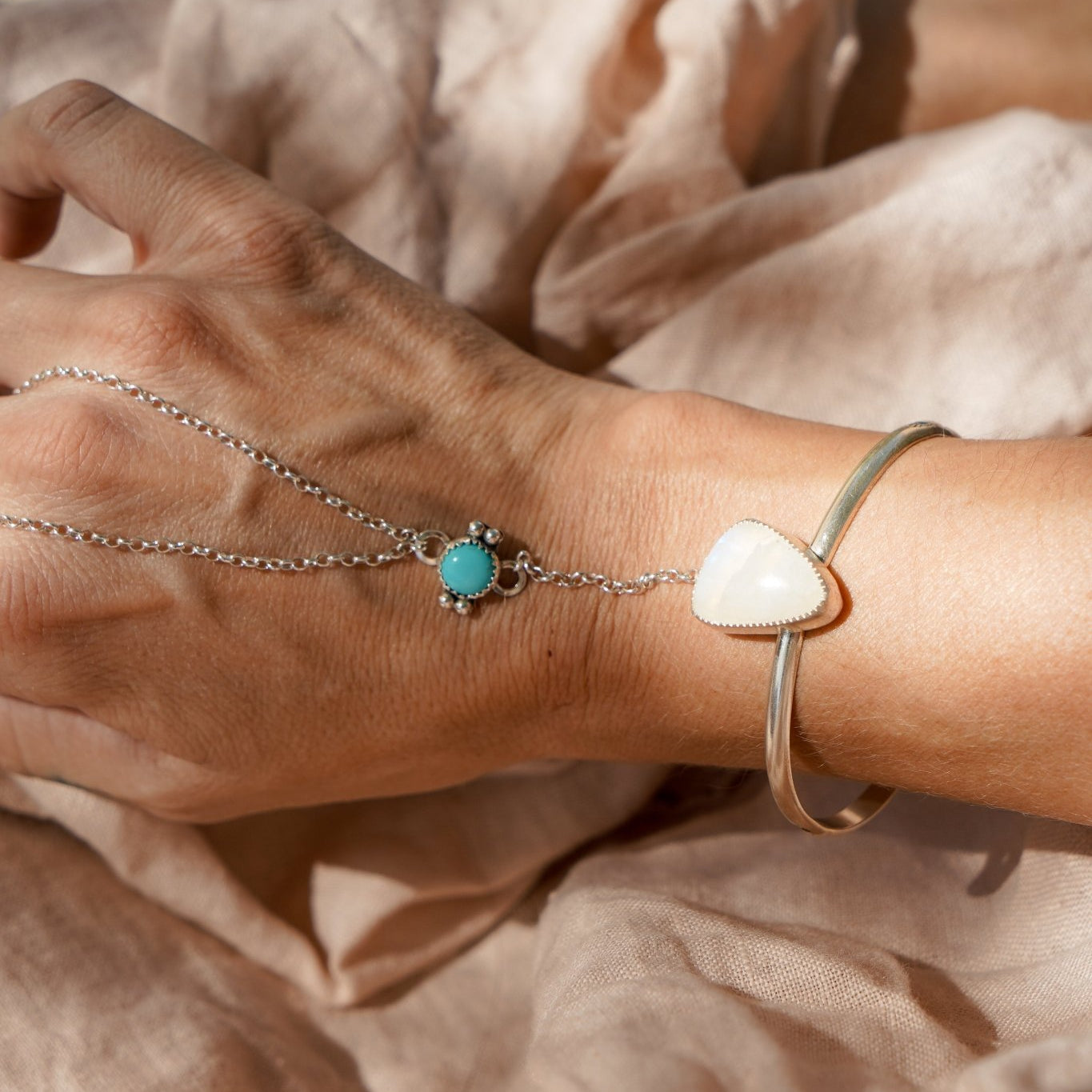 Hand - chain in Moonstone & Hubei Turquoise - Golden Road Crafted