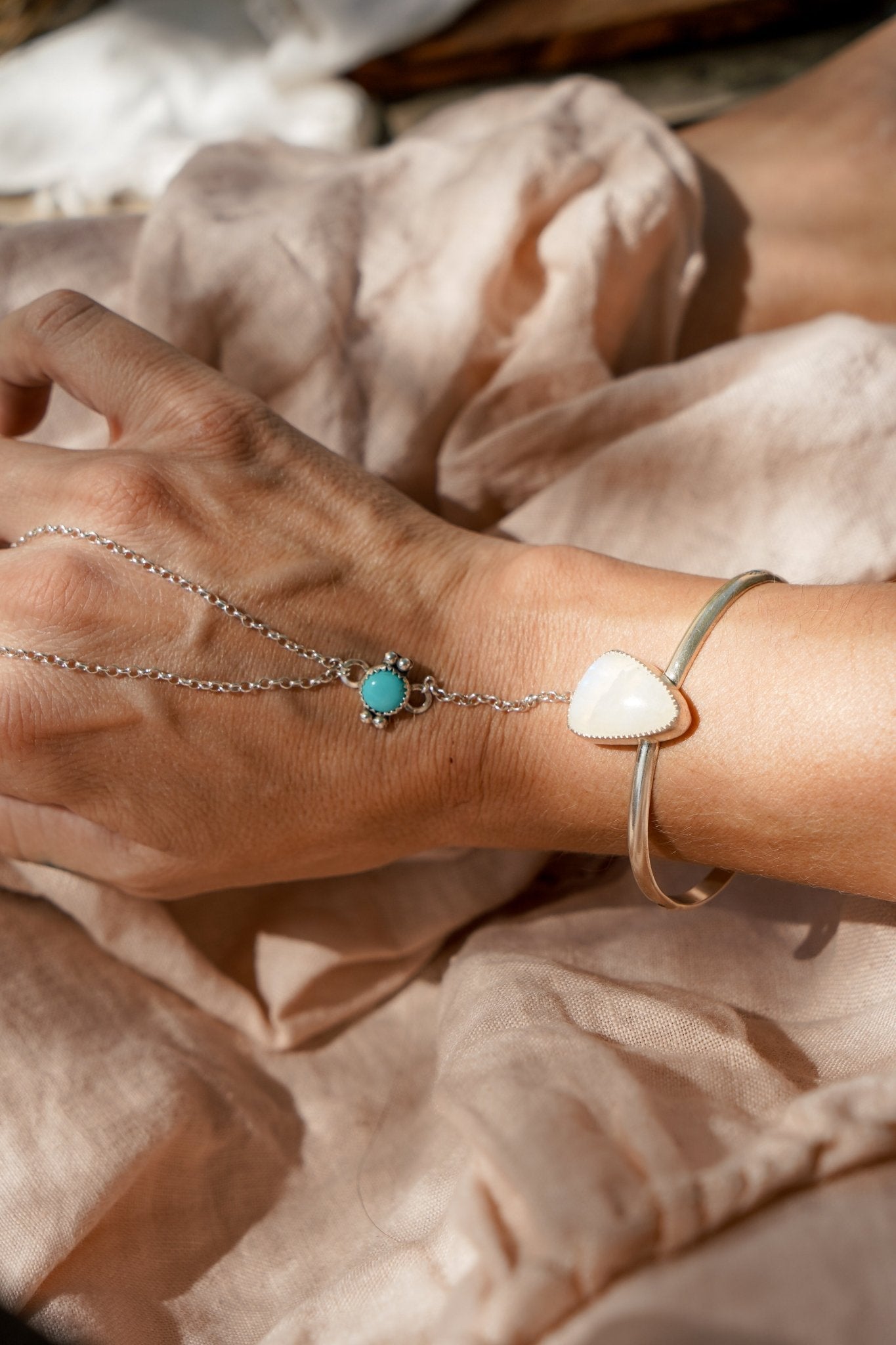 Hand - chain in Moonstone & Hubei Turquoise - Golden Road Crafted