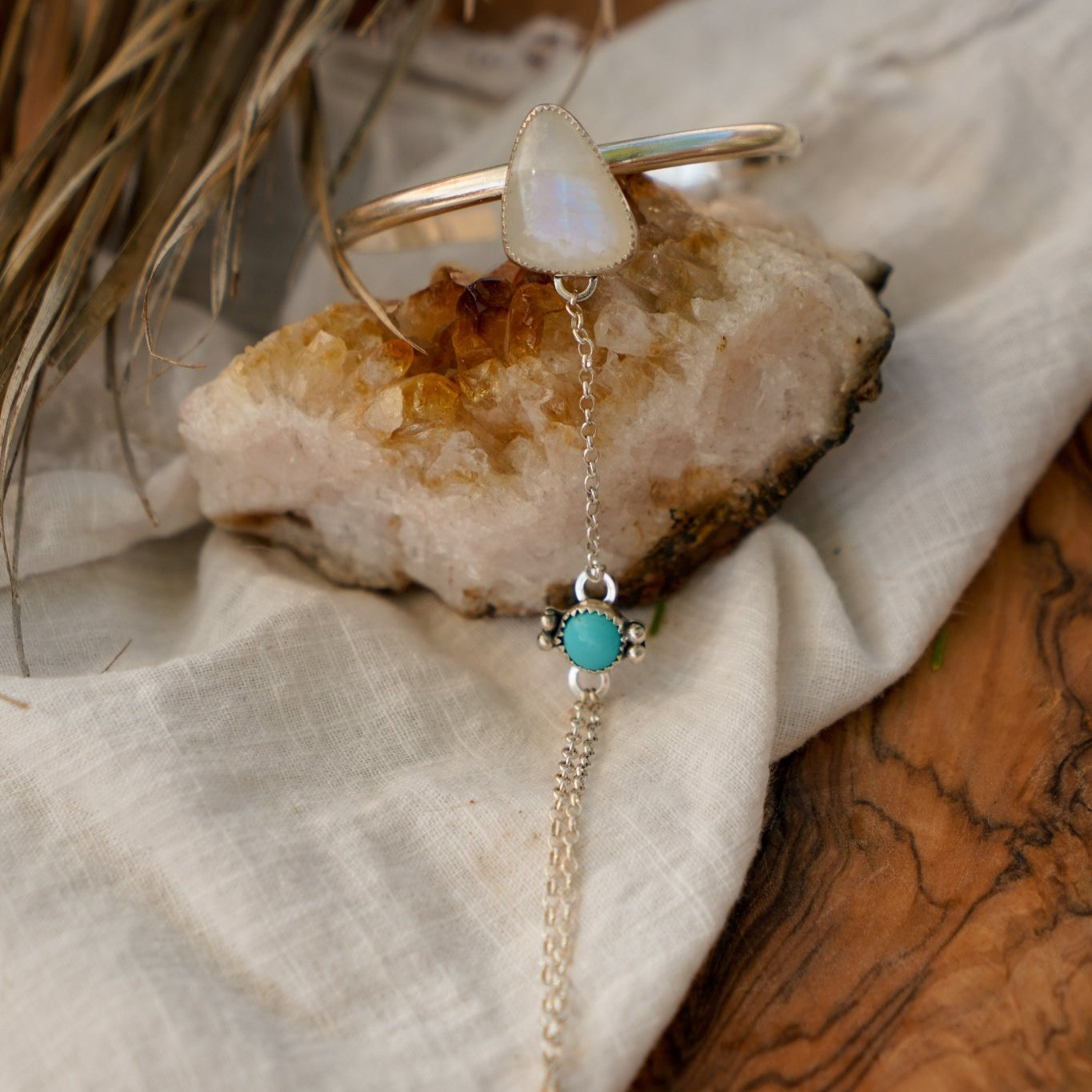 Hand - chain in Moonstone & Hubei Turquoise - Golden Road Crafted