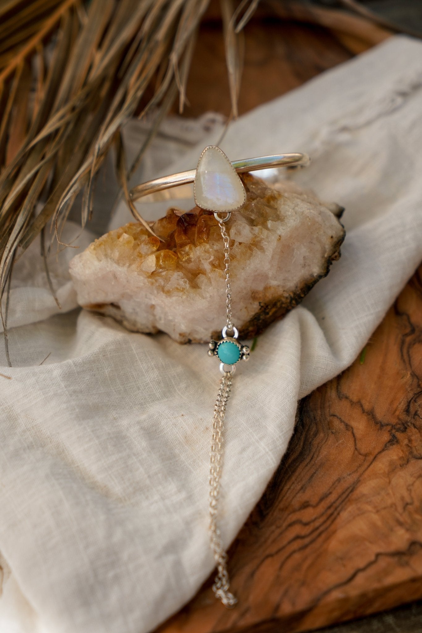 Hand - chain in Moonstone & Hubei Turquoise - Golden Road Crafted