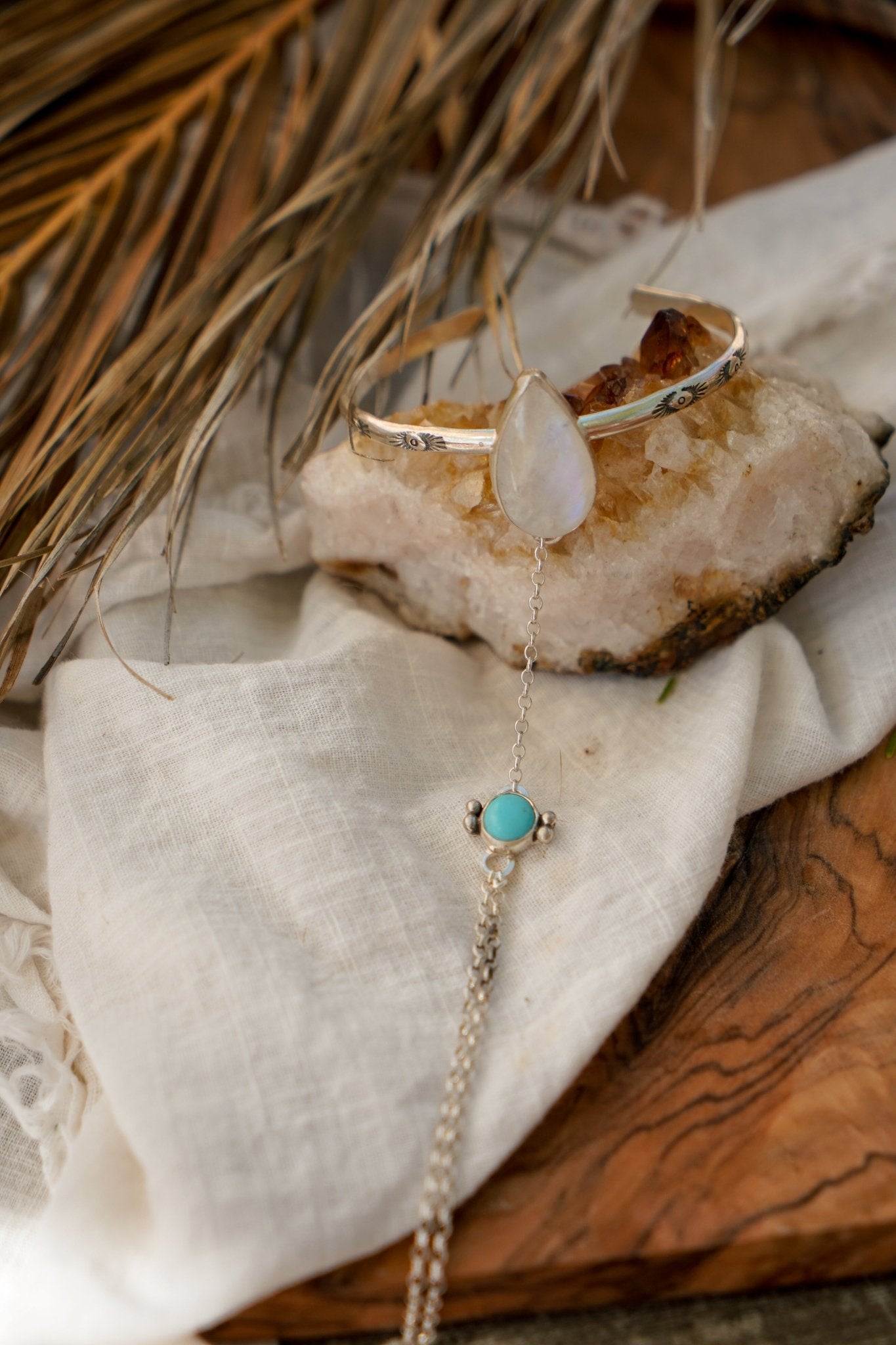 Hand - chain in Moonstone & Hubei Turquoise - Golden Road Crafted