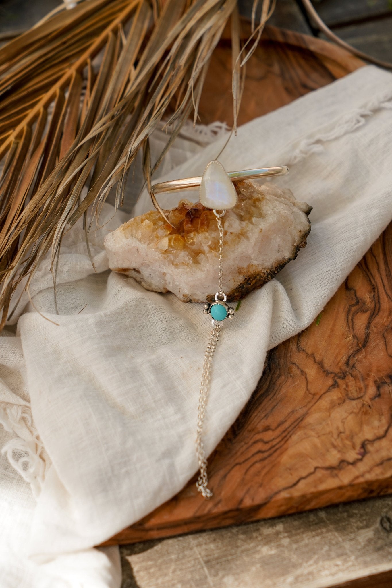 Hand - chain in Moonstone & Hubei Turquoise - Golden Road Crafted