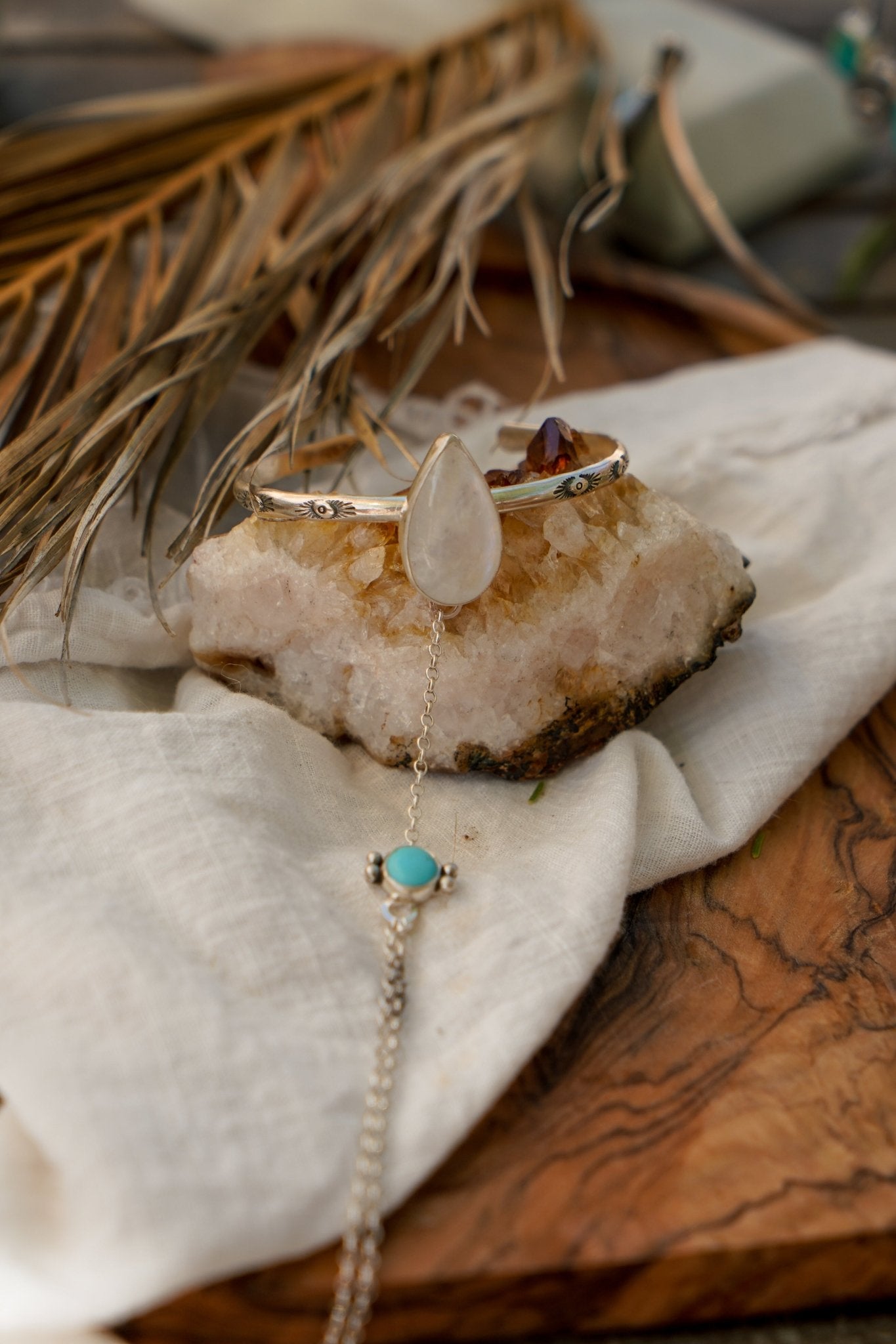 Hand - chain in Moonstone & Hubei Turquoise - Golden Road Crafted