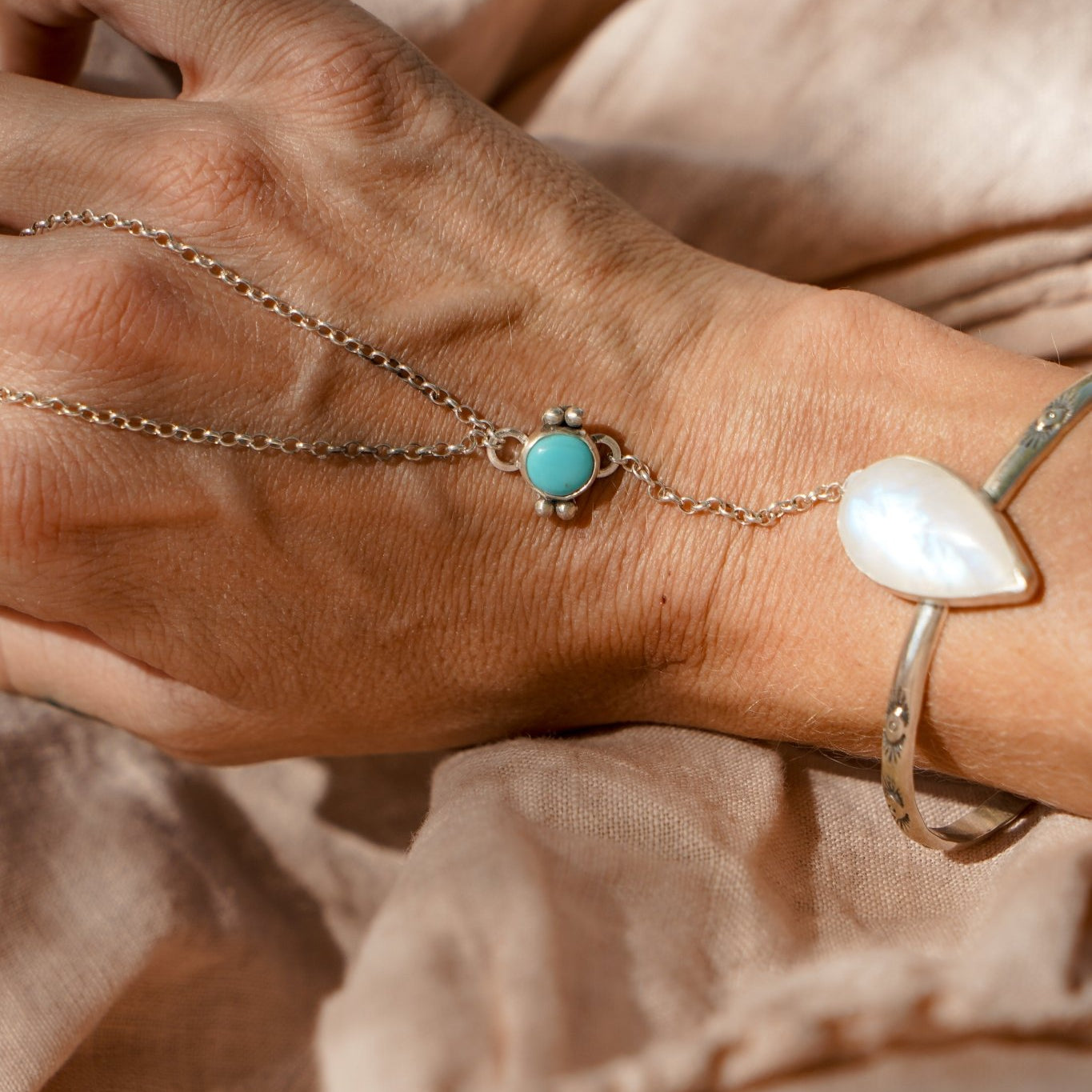 Hand - chain in Moonstone & Hubei Turquoise - Golden Road Crafted