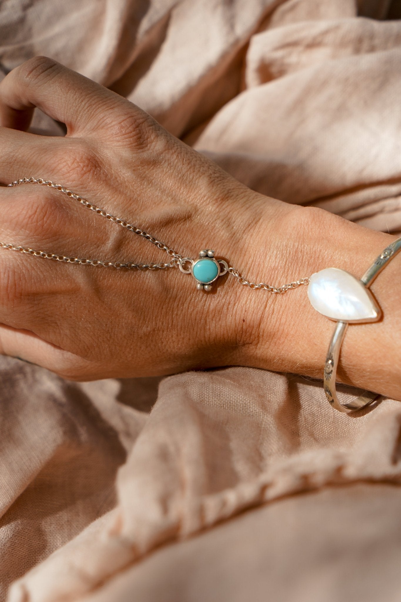 Hand - chain in Moonstone & Hubei Turquoise - Golden Road Crafted