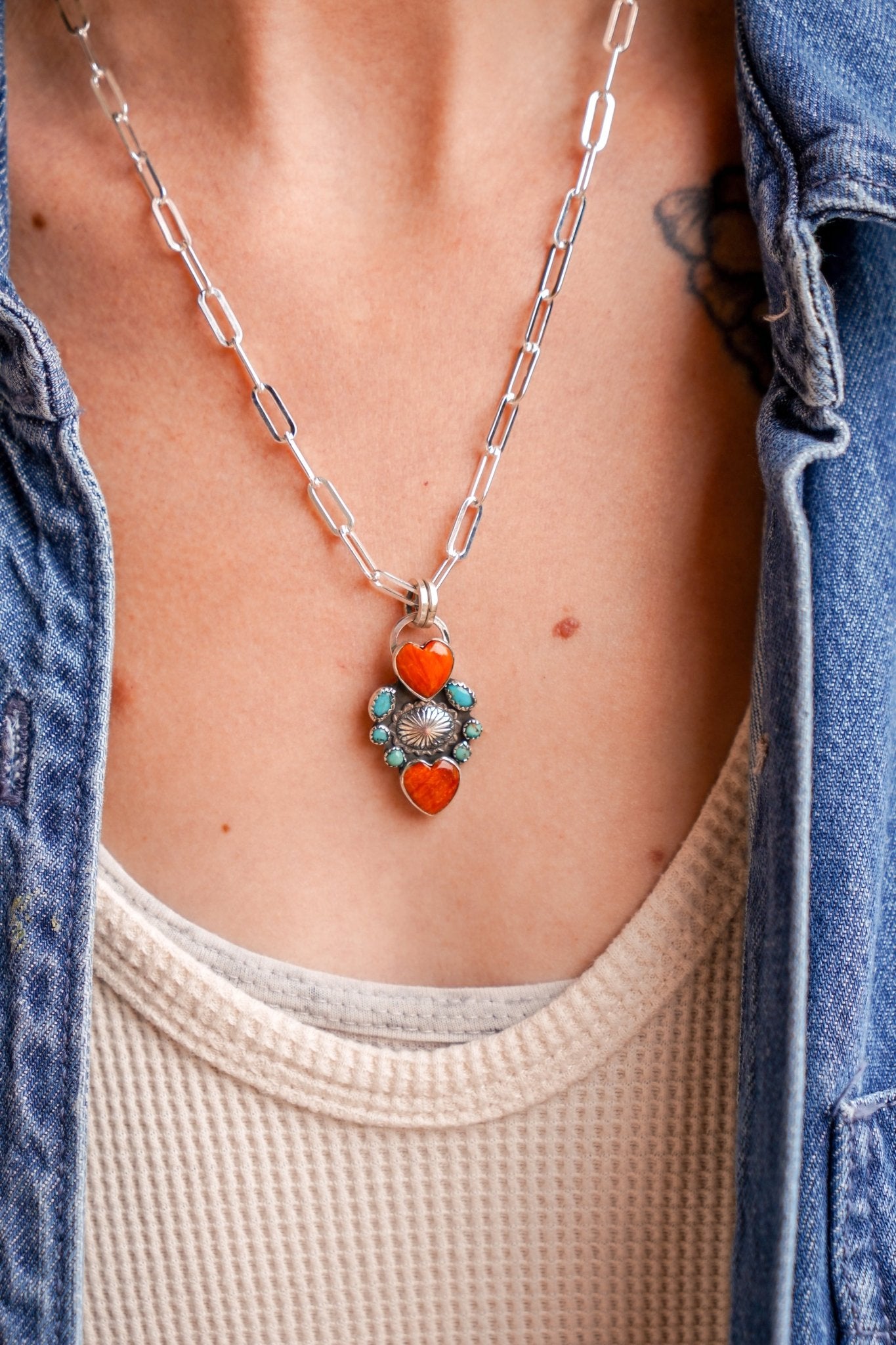 Pendant in Spiny Oyster & Hubei Turquoise - Golden Road Crafted