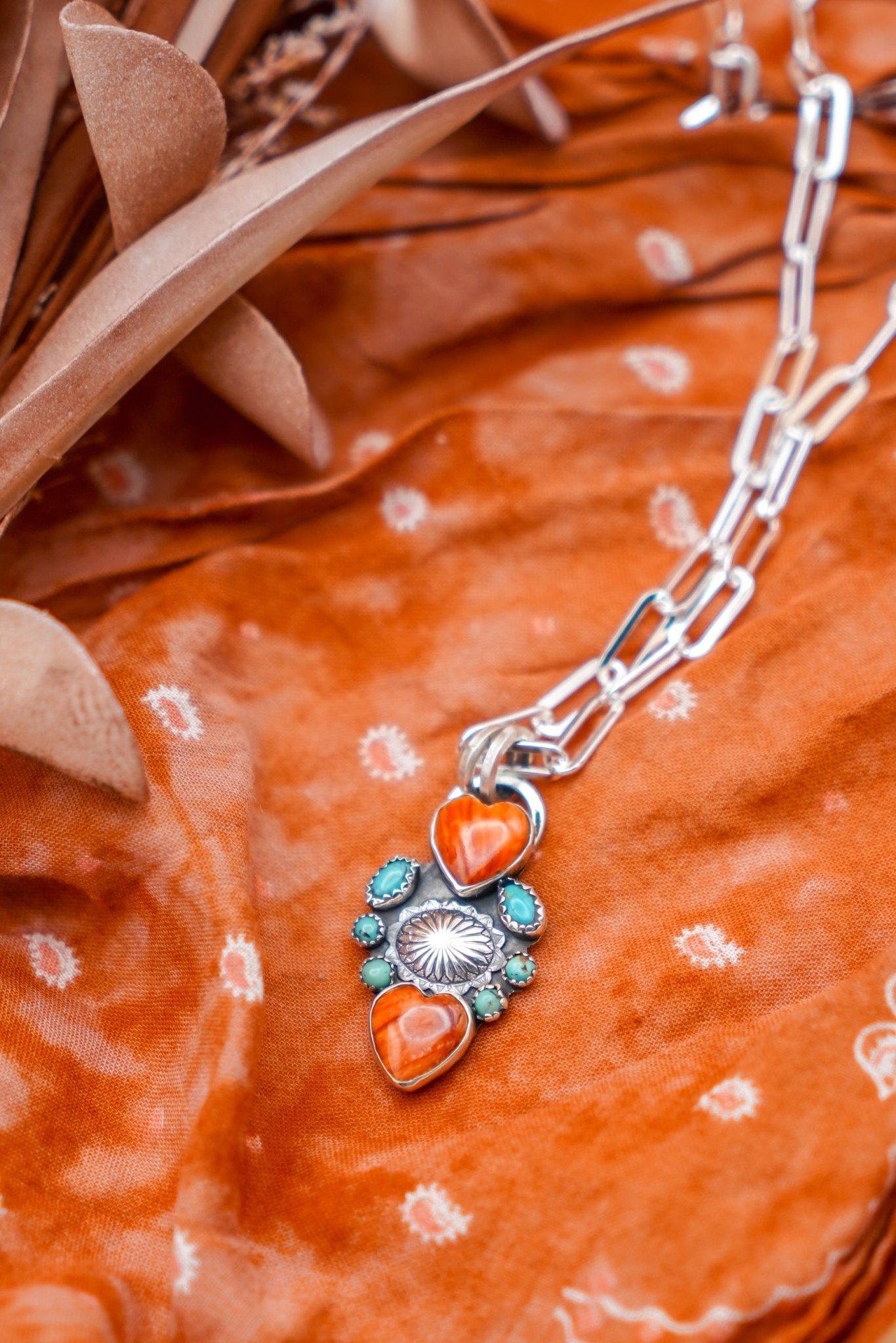 Pendant in Spiny Oyster & Hubei Turquoise - Golden Road Crafted