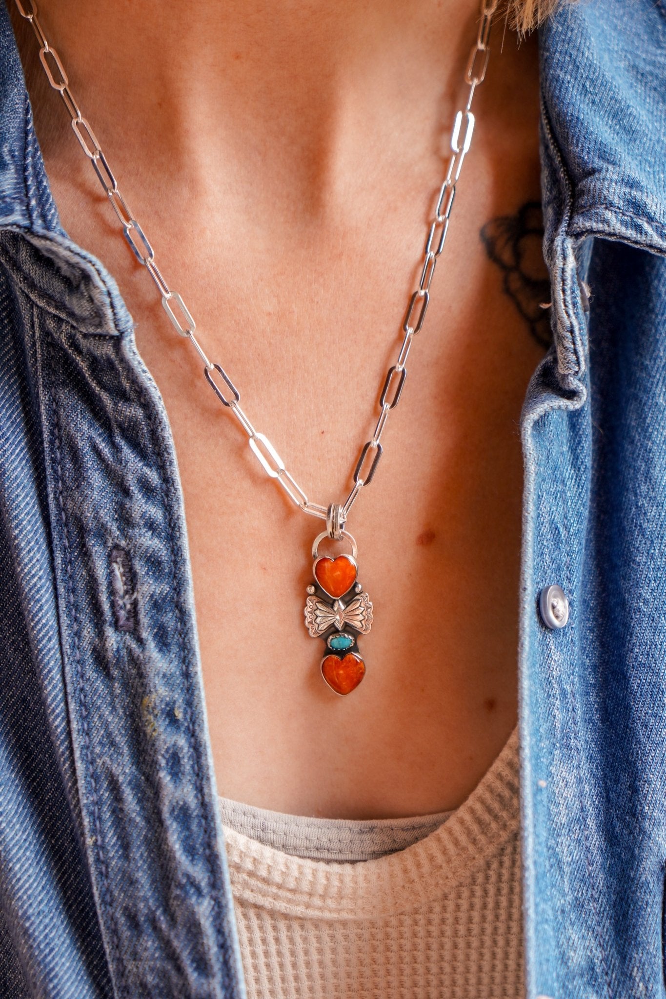 Pendant in Spiny Oyster & Hubei Turquoise - Golden Road Crafted