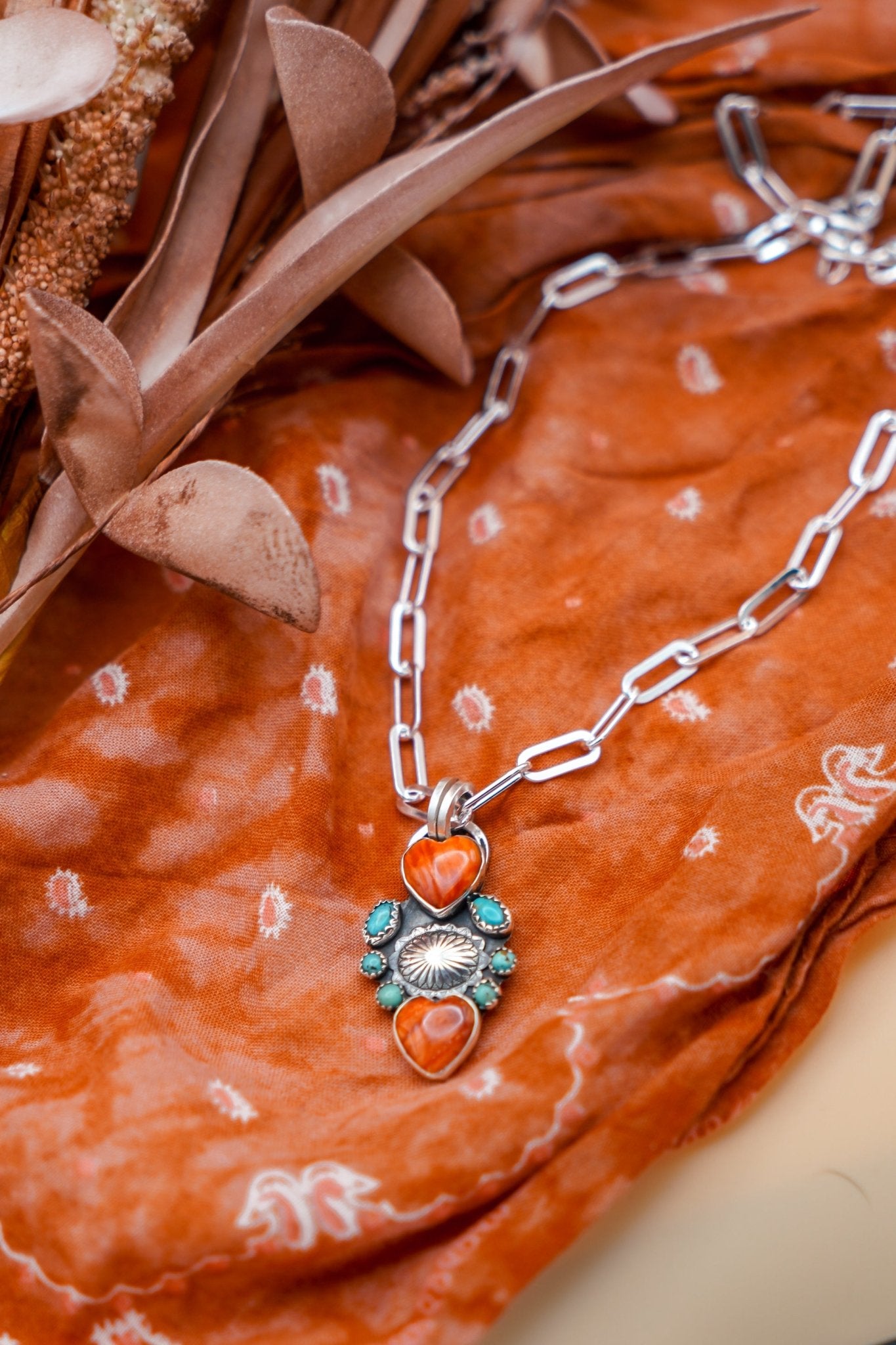 Pendant in Spiny Oyster & Hubei Turquoise - Golden Road Crafted