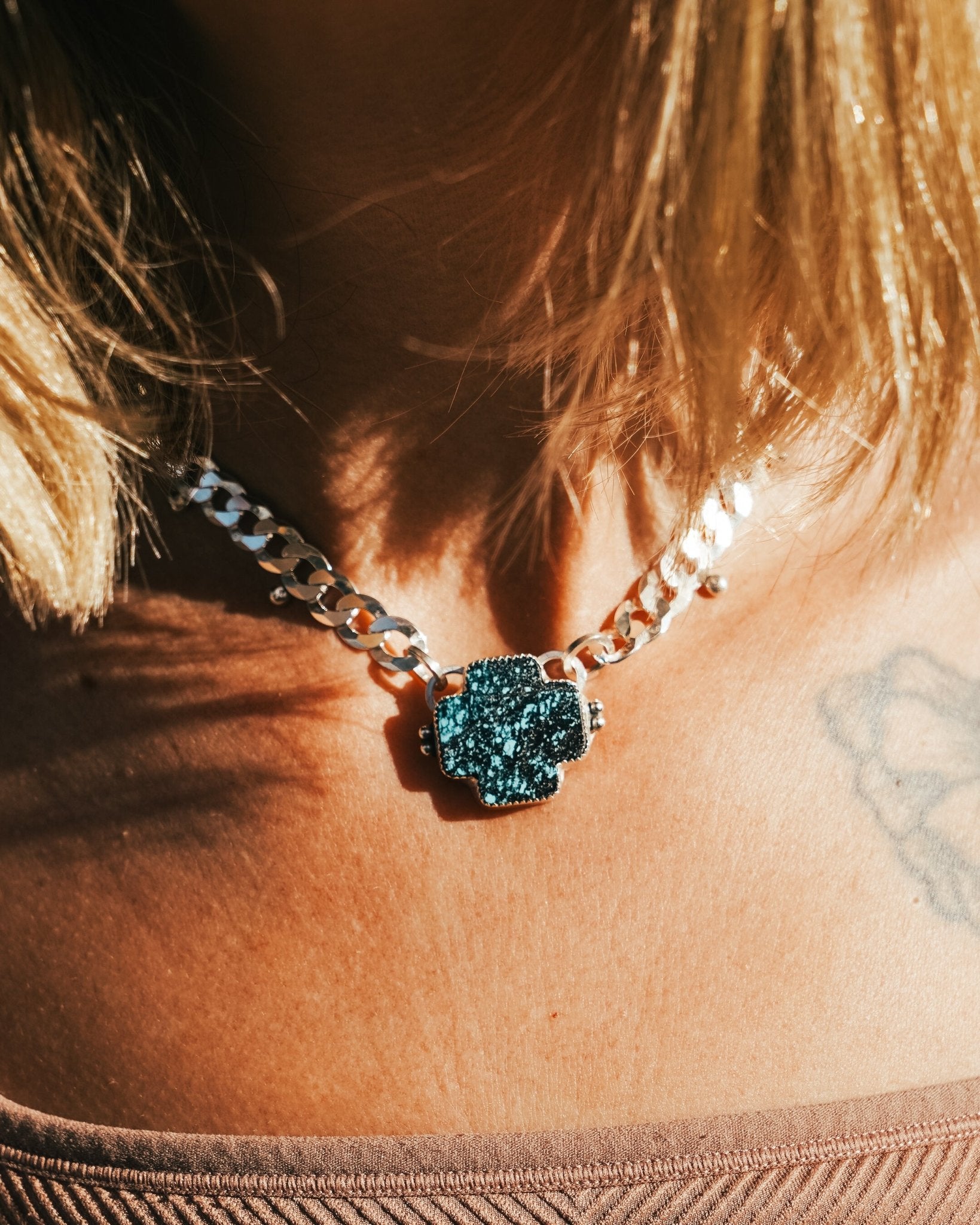 Positive Vibes Choker in Hubei Turquoise - Golden Road Crafted
