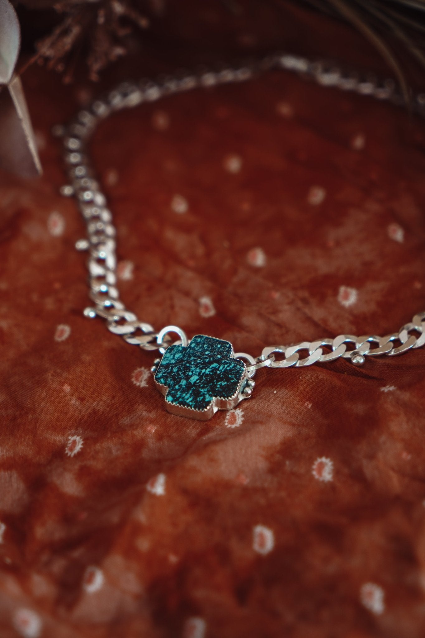 Positive Vibes Choker in Hubei Turquoise - Golden Road Crafted