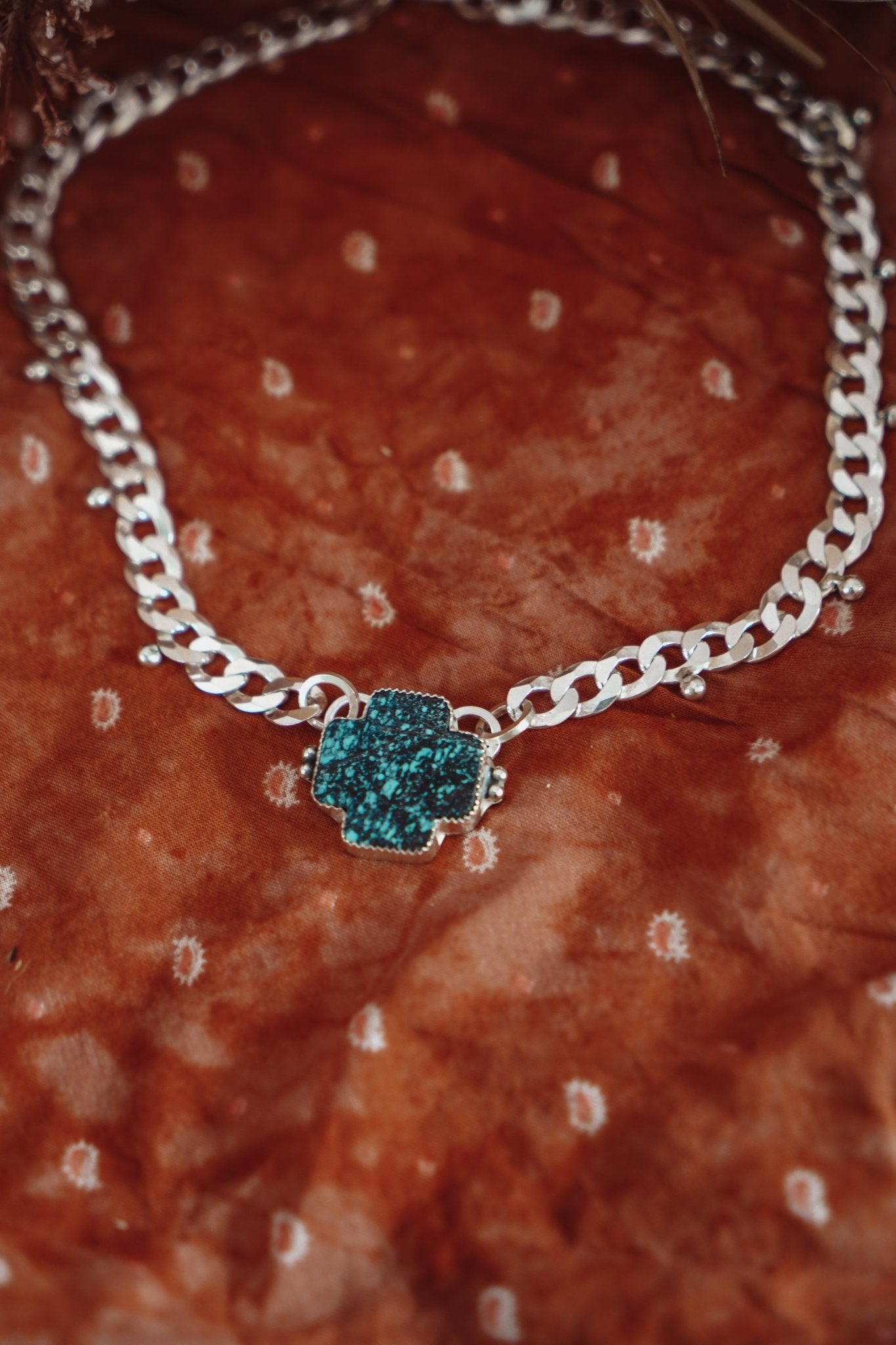 Positive Vibes Choker in Hubei Turquoise - Golden Road Crafted