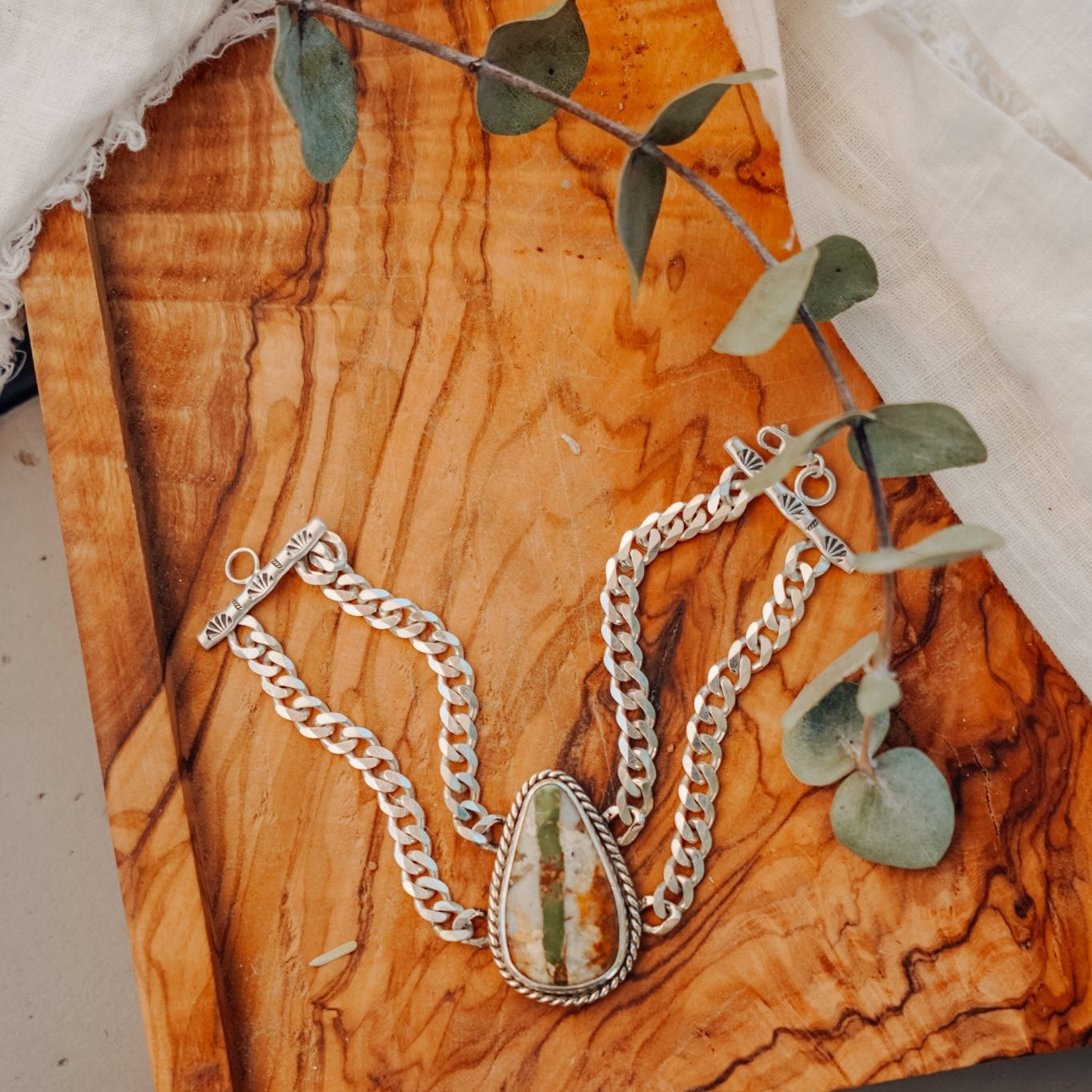 Royston Ribbon Curb Chain Bracelet - Golden Road Crafted