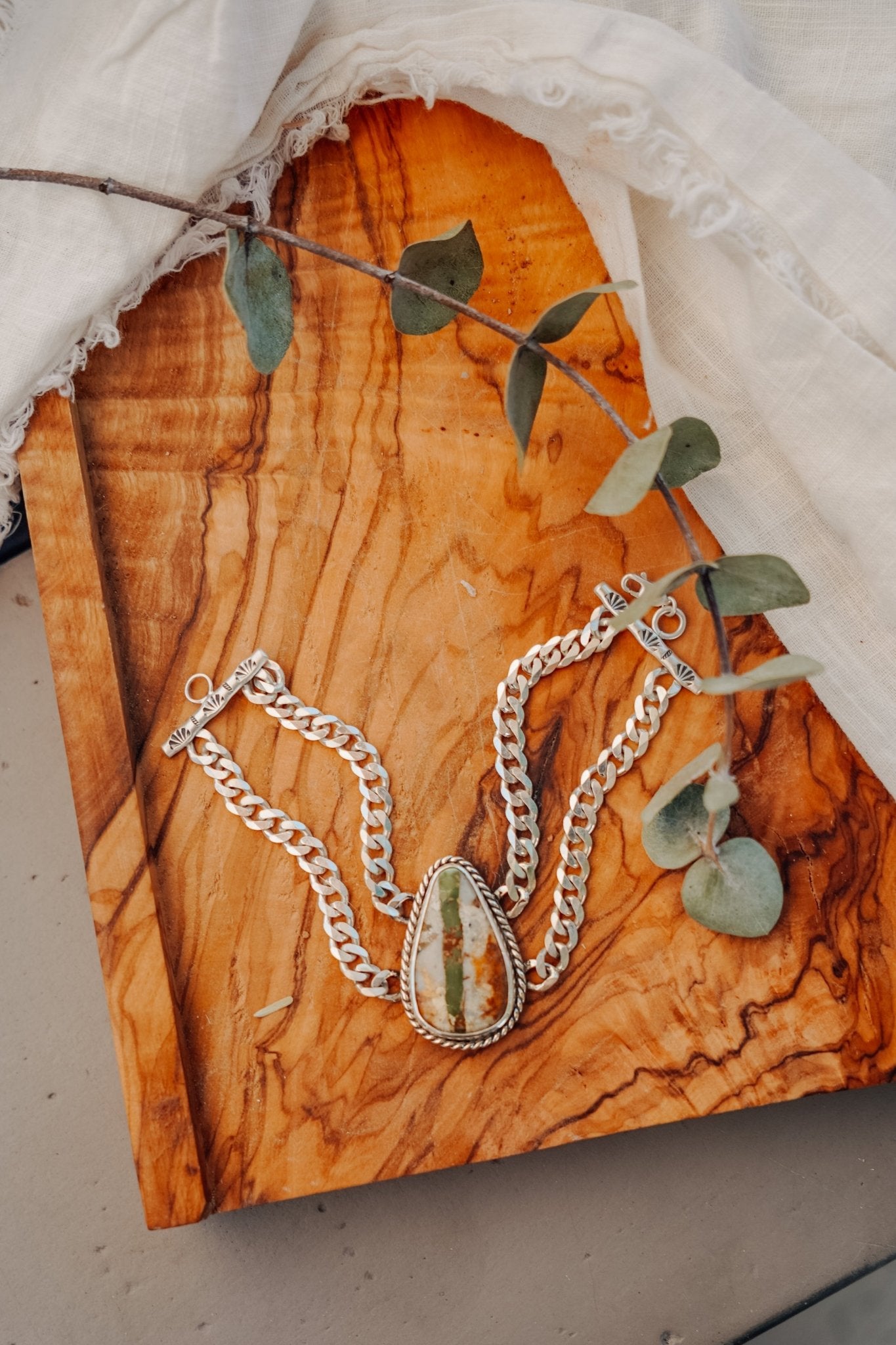 Royston Ribbon Curb Chain Bracelet - Golden Road Crafted