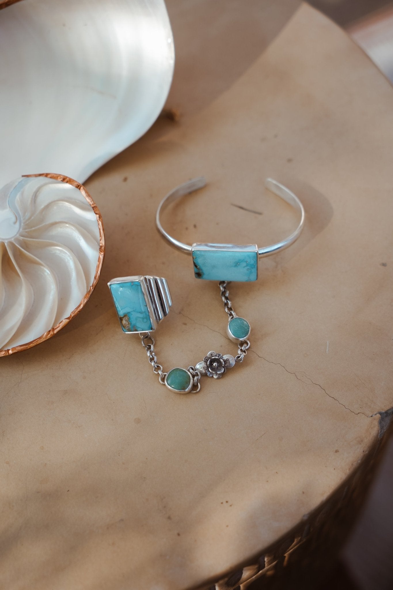 Ventana Handchain in Kingman + Hubei Turquoise (Adjustable Ring Size) - Golden Road Crafted