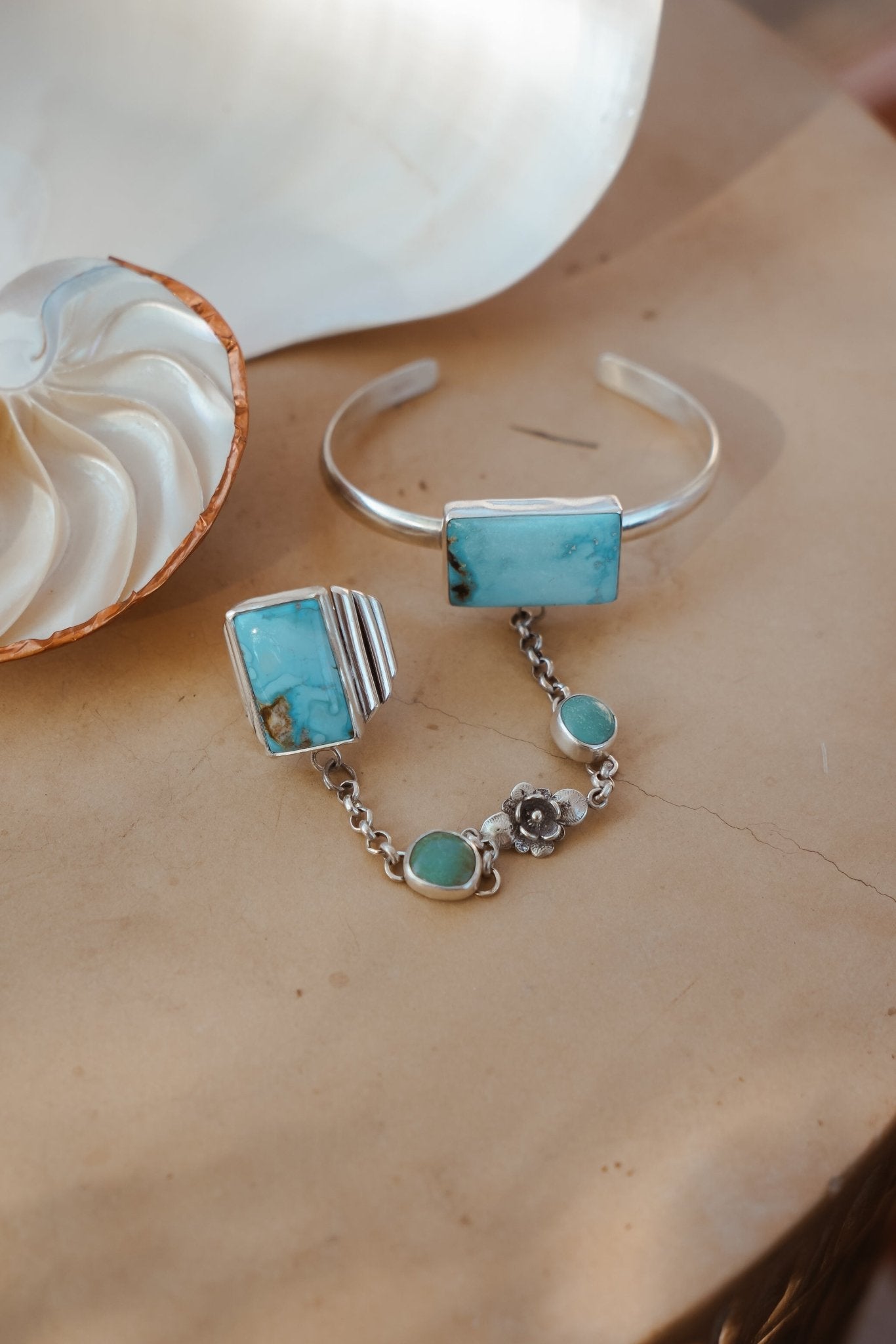 Ventana Handchain in Kingman + Hubei Turquoise (Adjustable Ring Size) - Golden Road Crafted