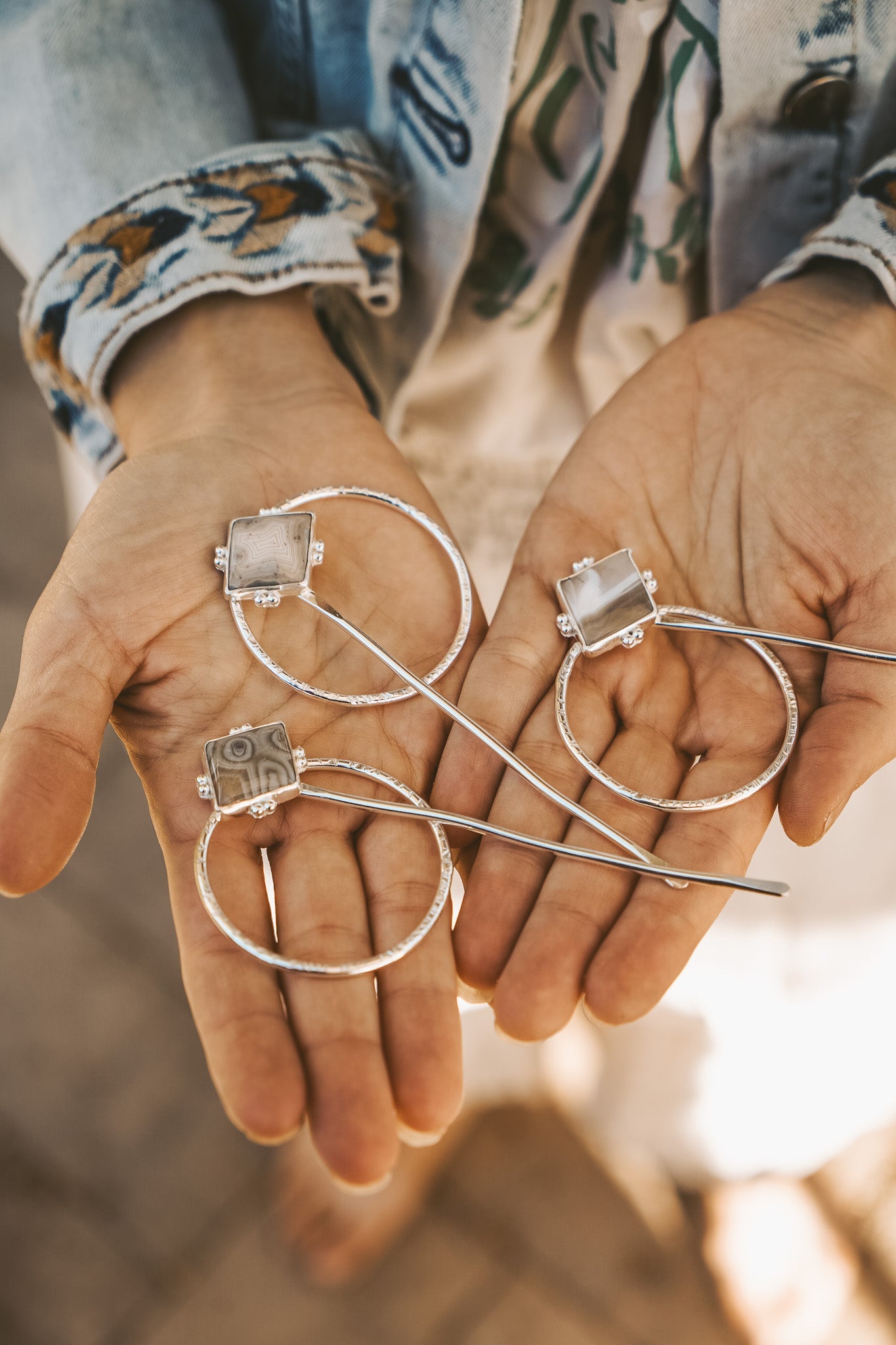 Wanderer Hairpin in Lace Agate - Golden Road Crafted