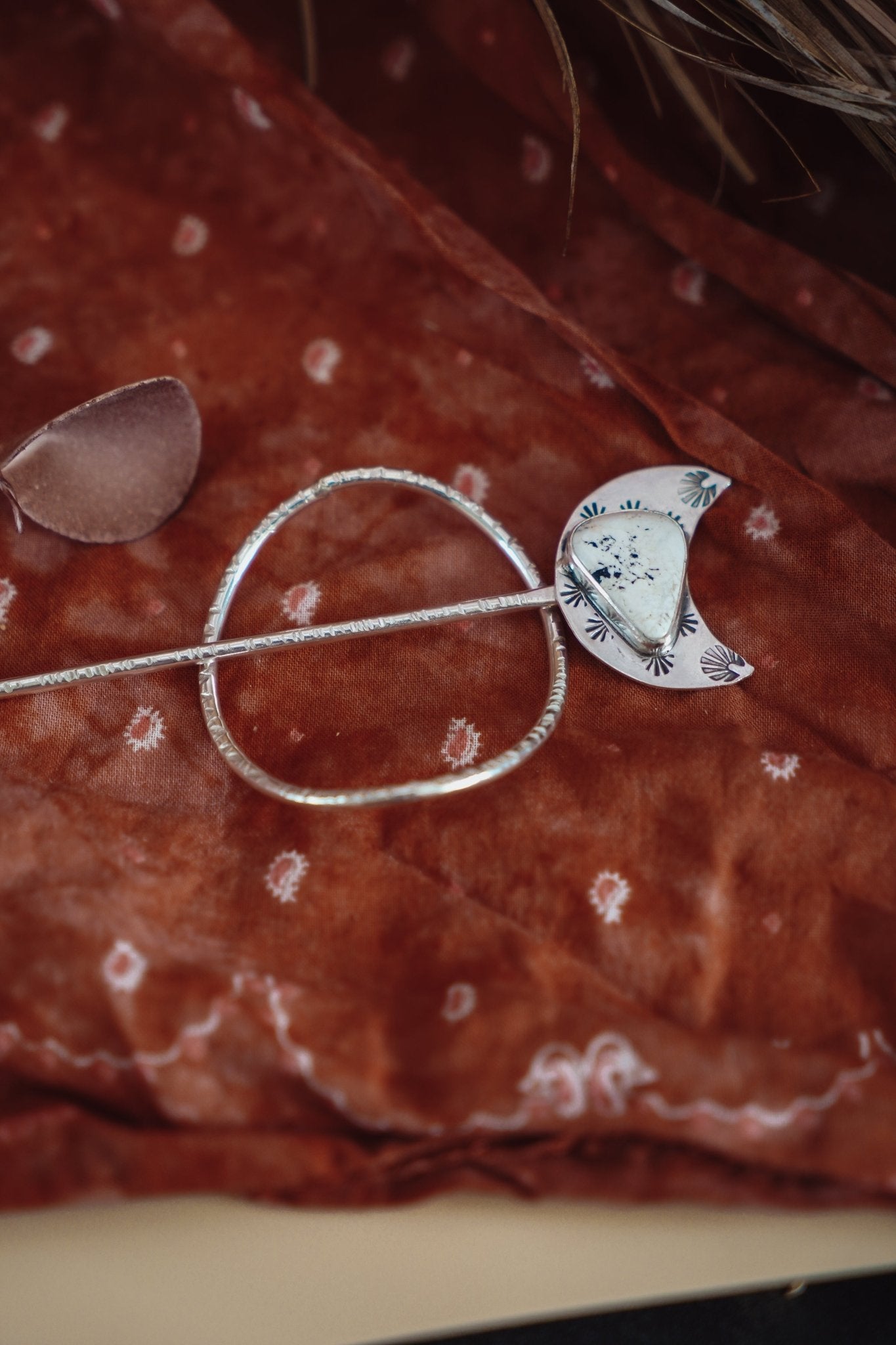 Wanderer Hairpin in White Buffalo - Golden Road Crafted
