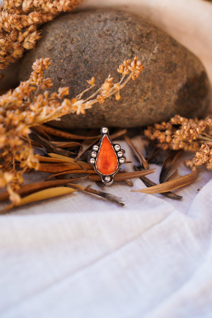 The Aurora Ring in Spiny Oyster (Size 6)