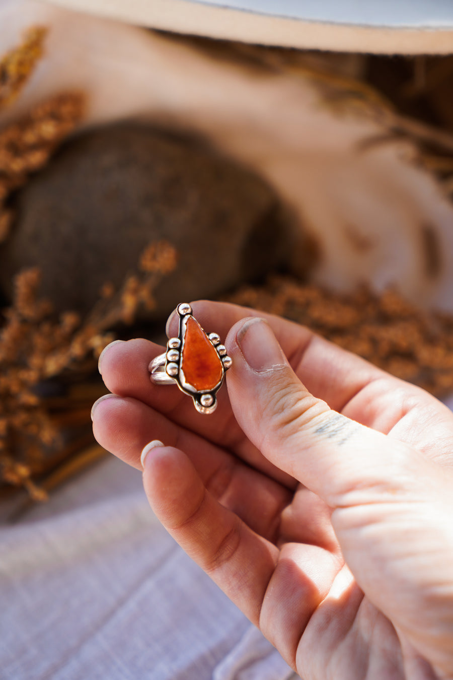 The Aurora Ring in Spiny Oyster (Size 6)
