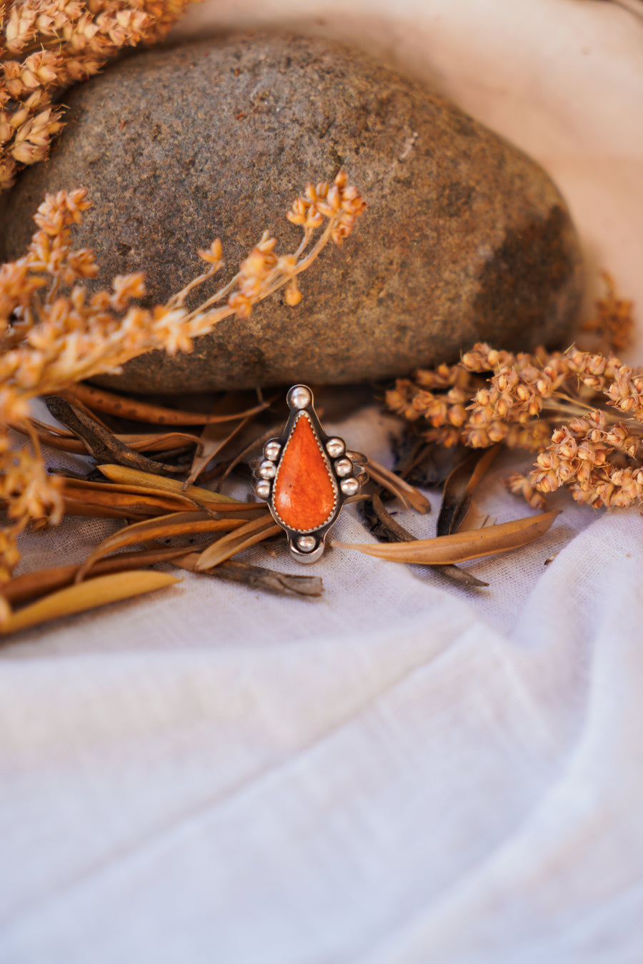 The Aurora Ring in Spiny Oyster (Size 7)