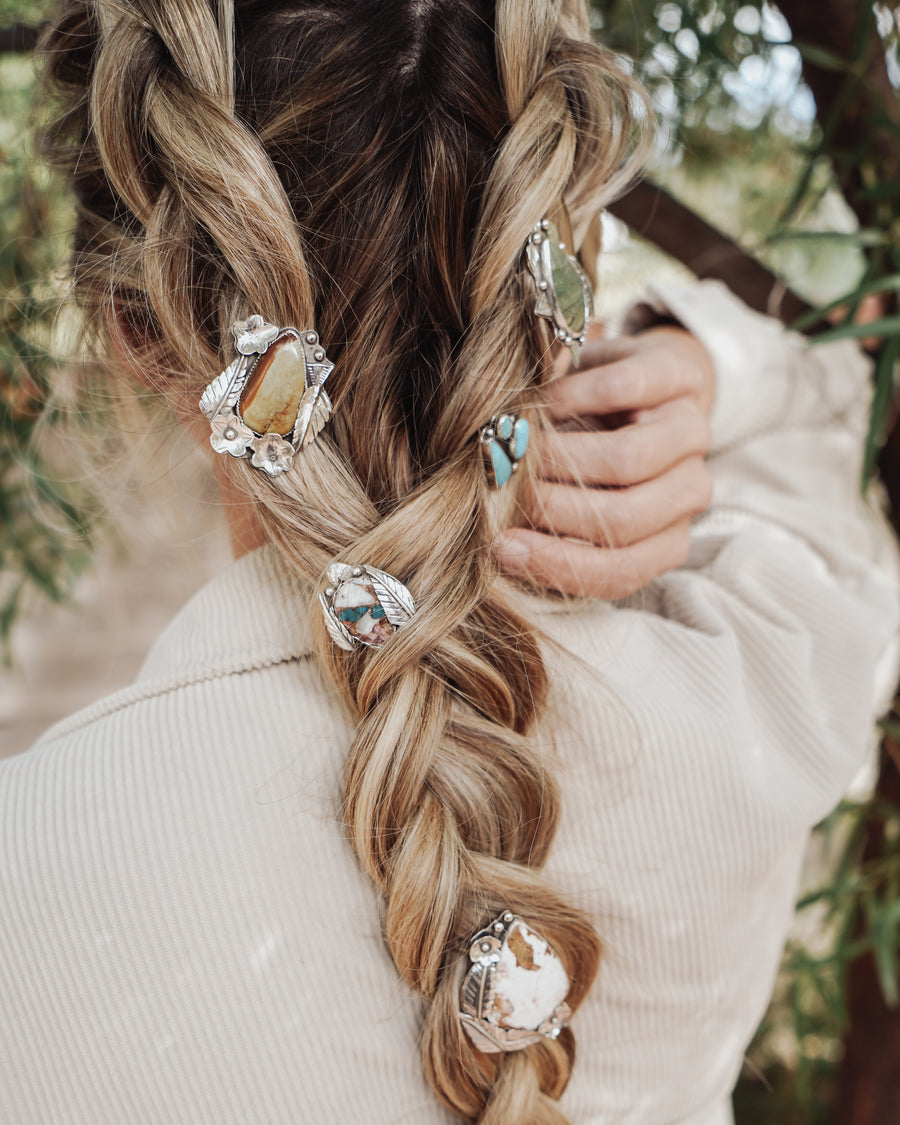 The Orbit Hair Twist in Spiny Oyster & Kingman Turquoise