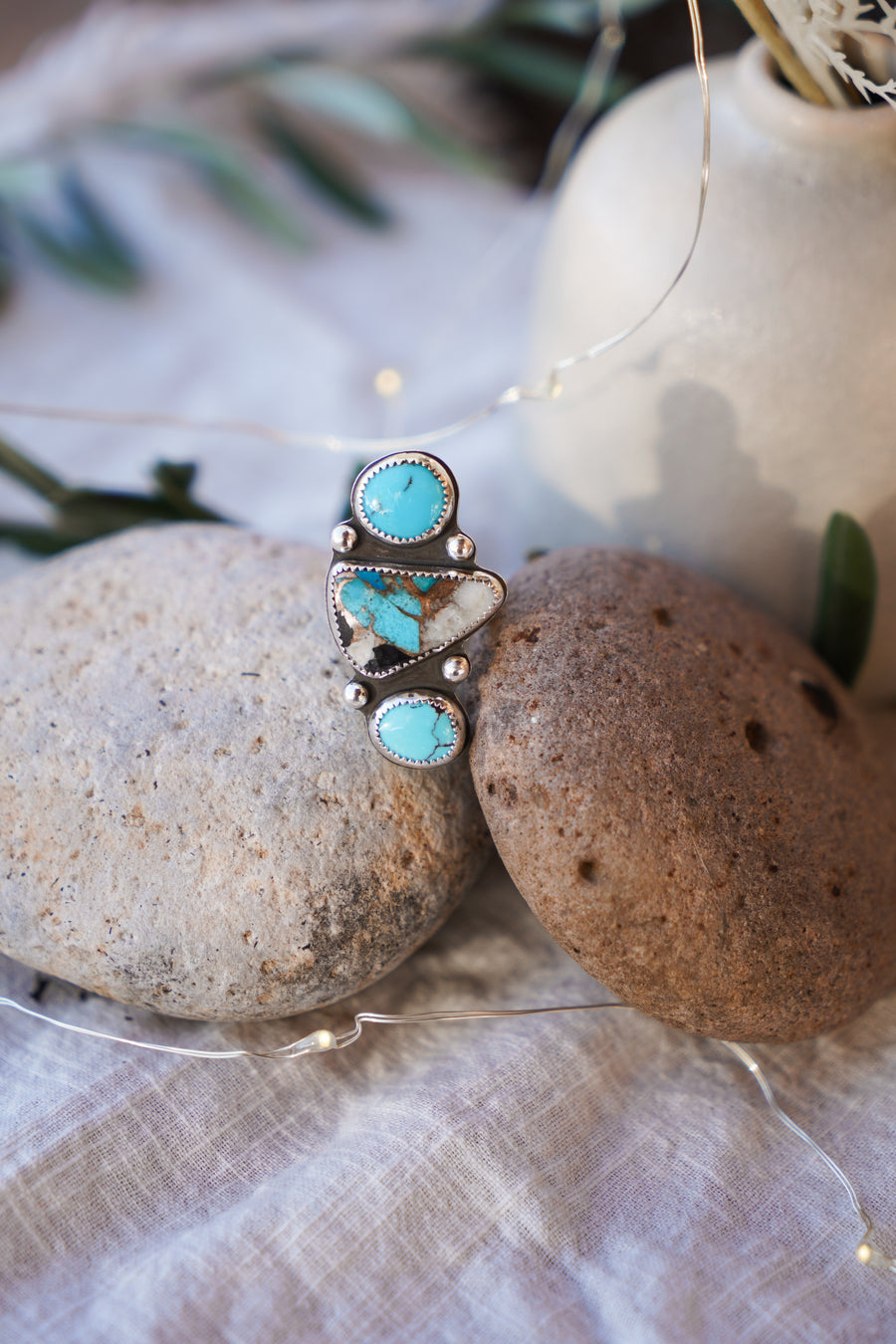 Cairn Ring in Spiny Oyster with Kingman & Egyptian Turquoise (Size 7.5)